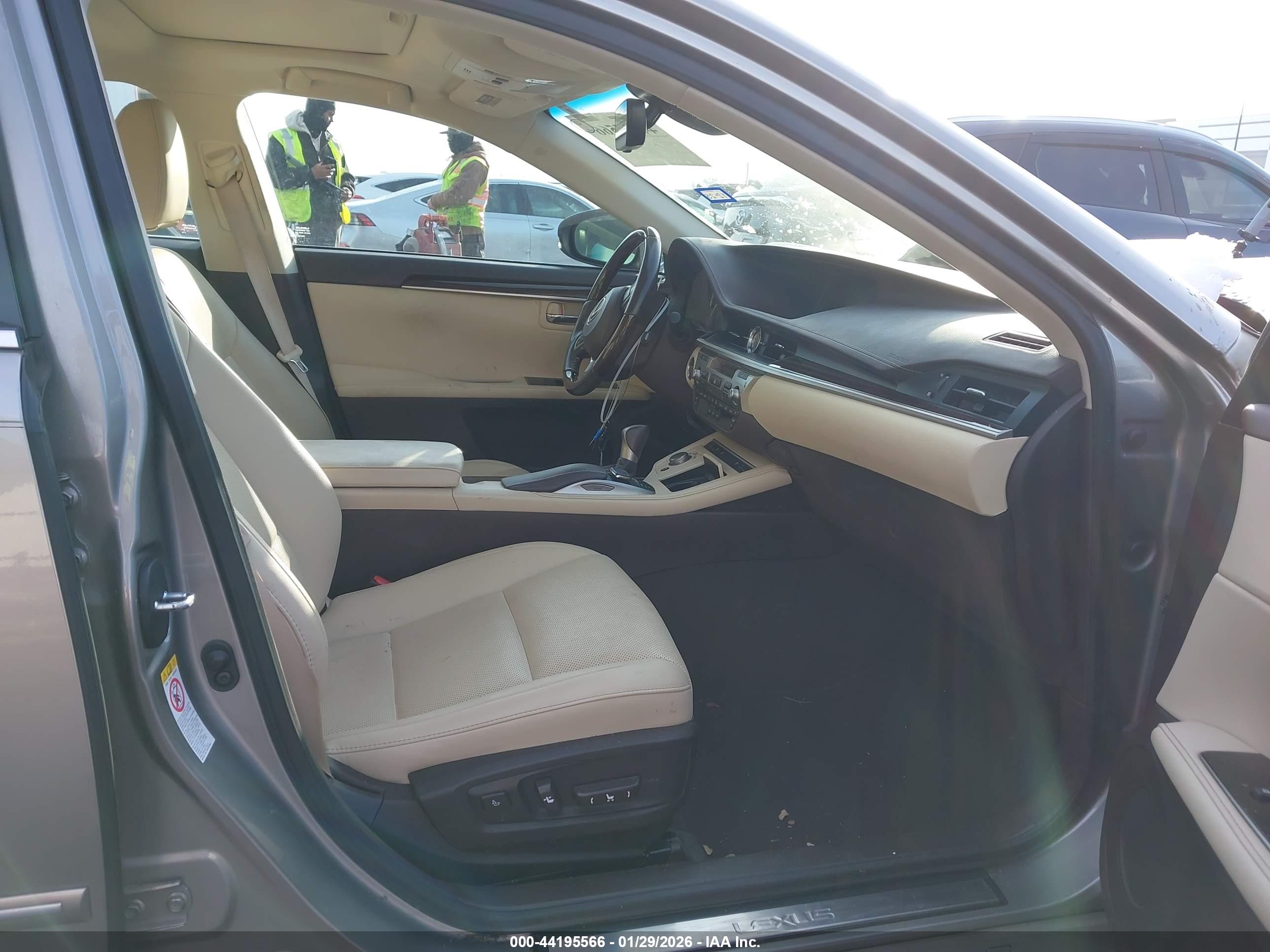LEXUS ES image 5