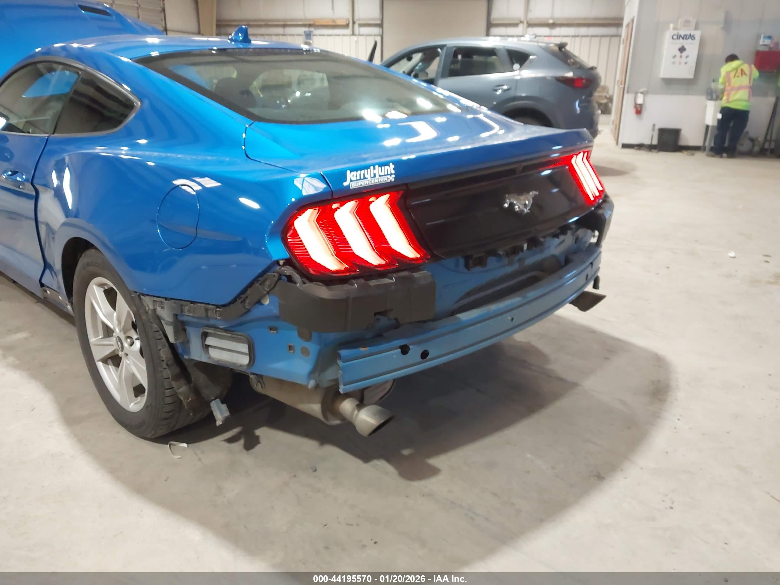FORD MUSTANG image 6