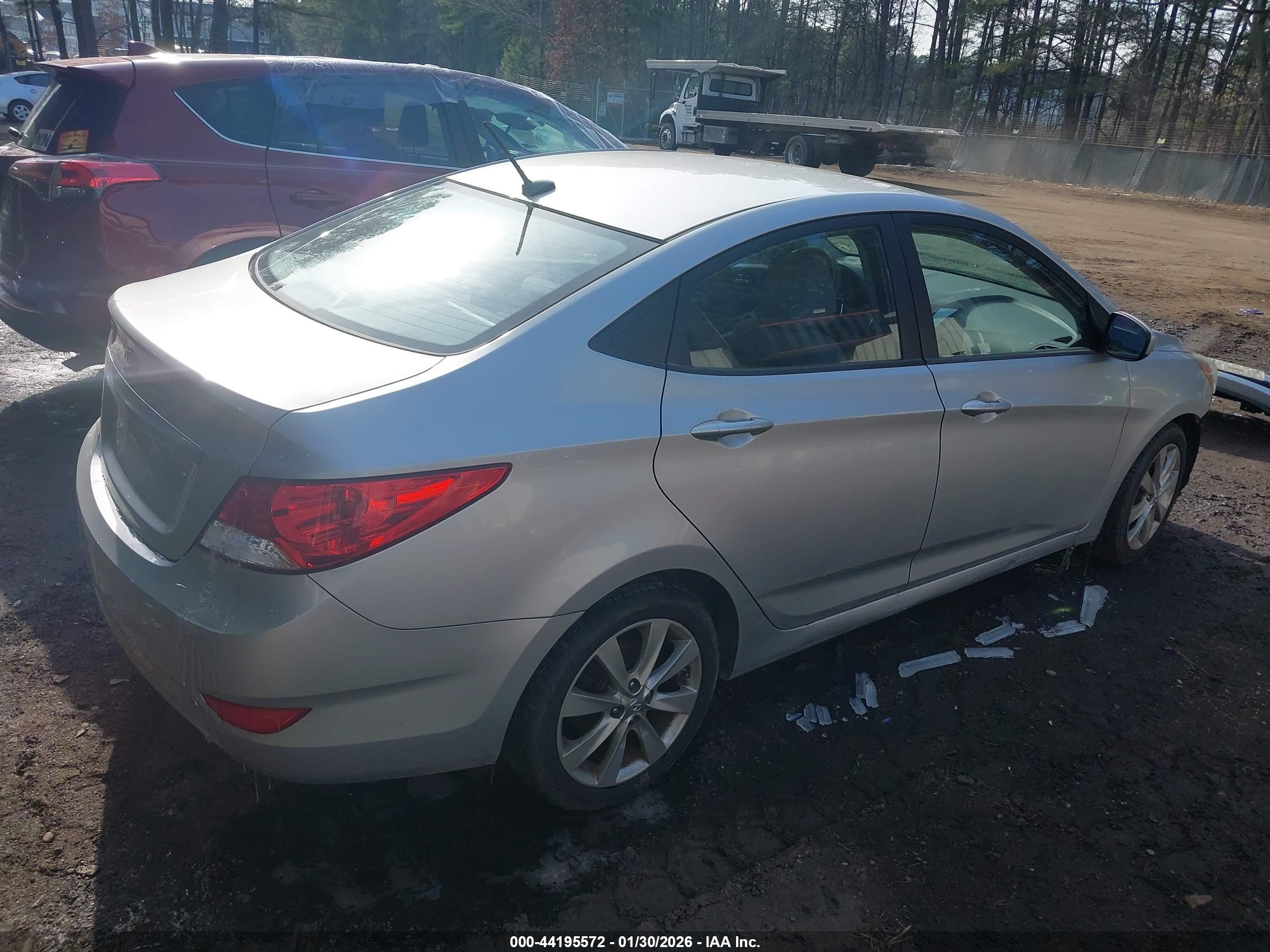 HYUNDAI ACCENT image 4