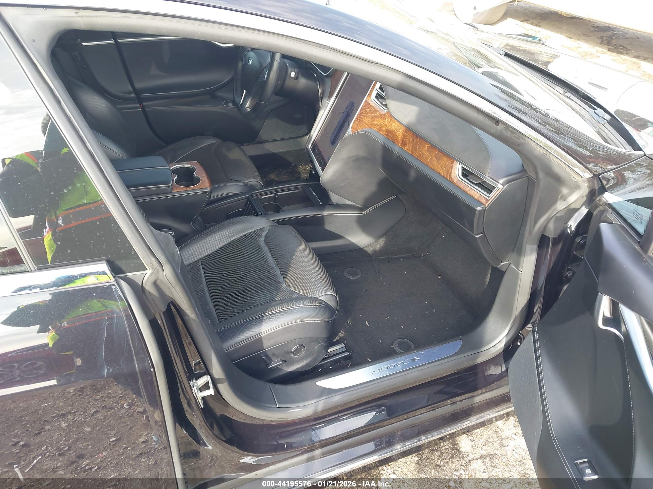 TESLA MODEL image 5