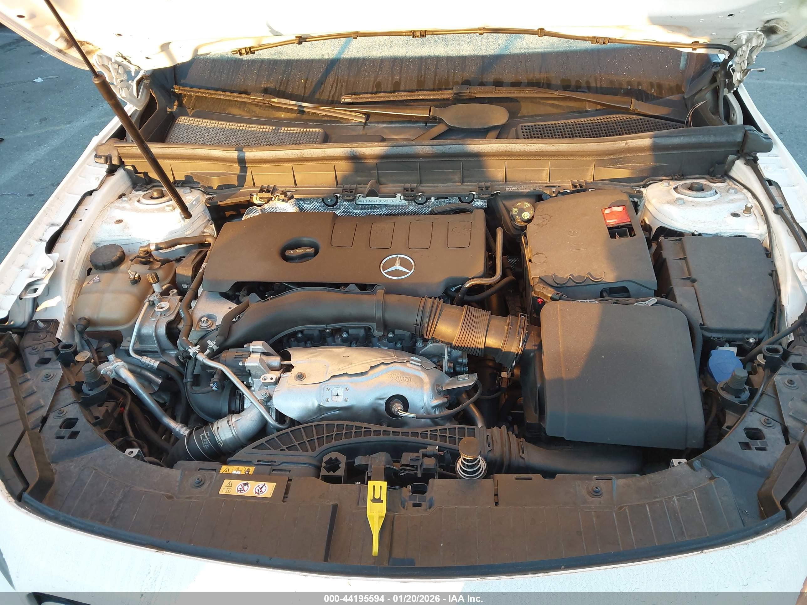 MERCEDES-BENZ GLB image 10