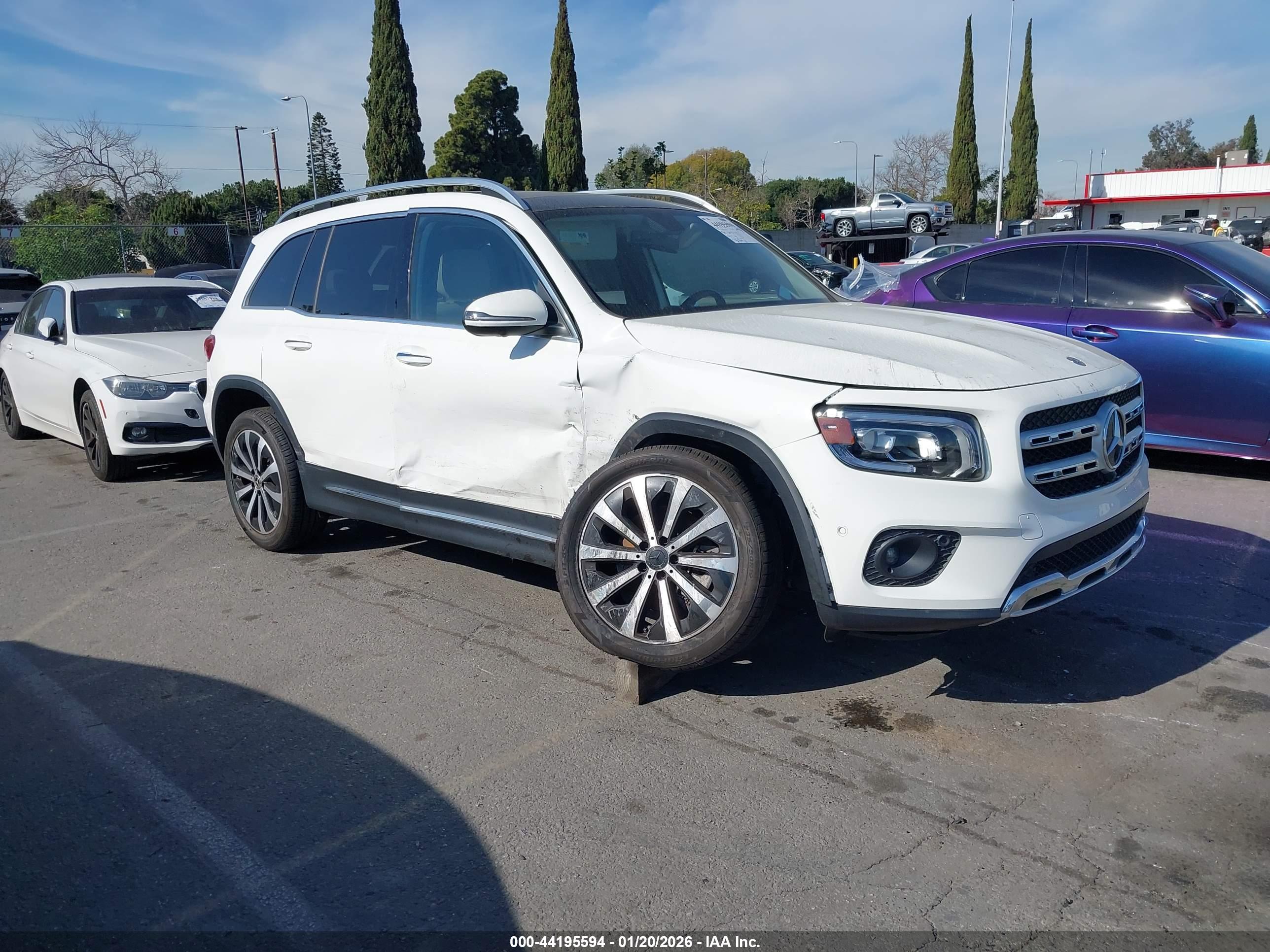 MERCEDES-BENZ GLB image 6