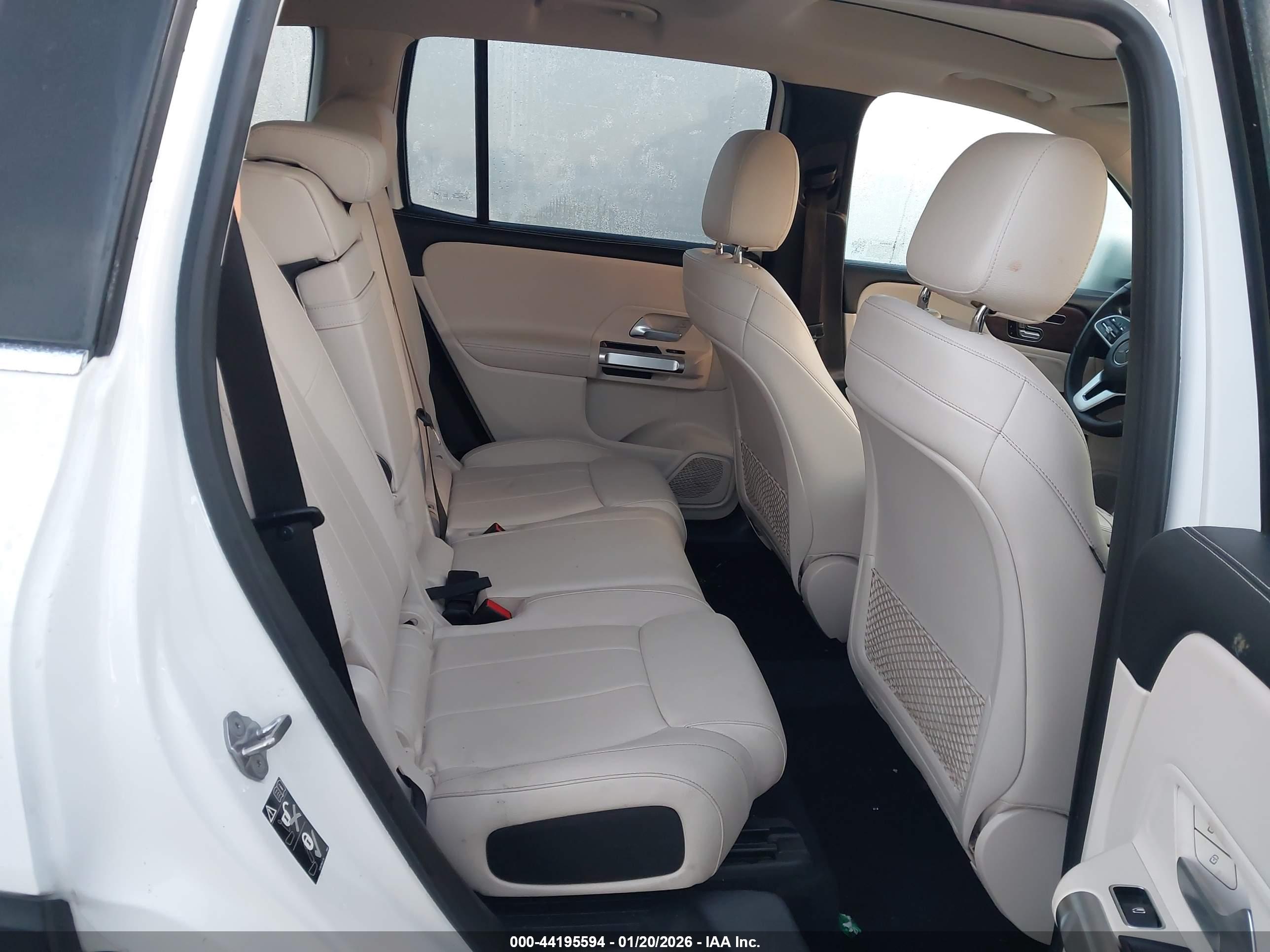 MERCEDES-BENZ GLB image 8