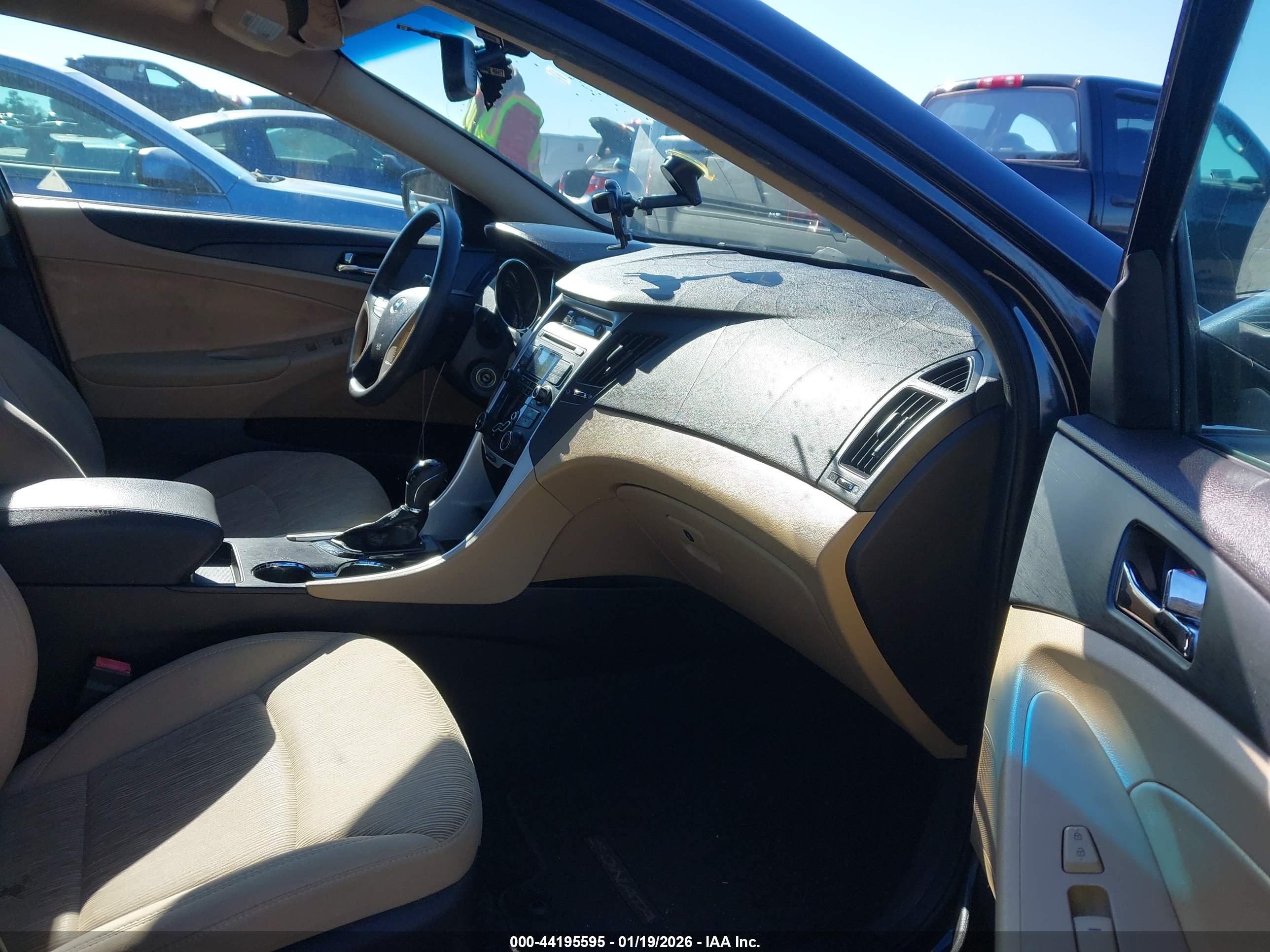 HYUNDAI SONATA image 5