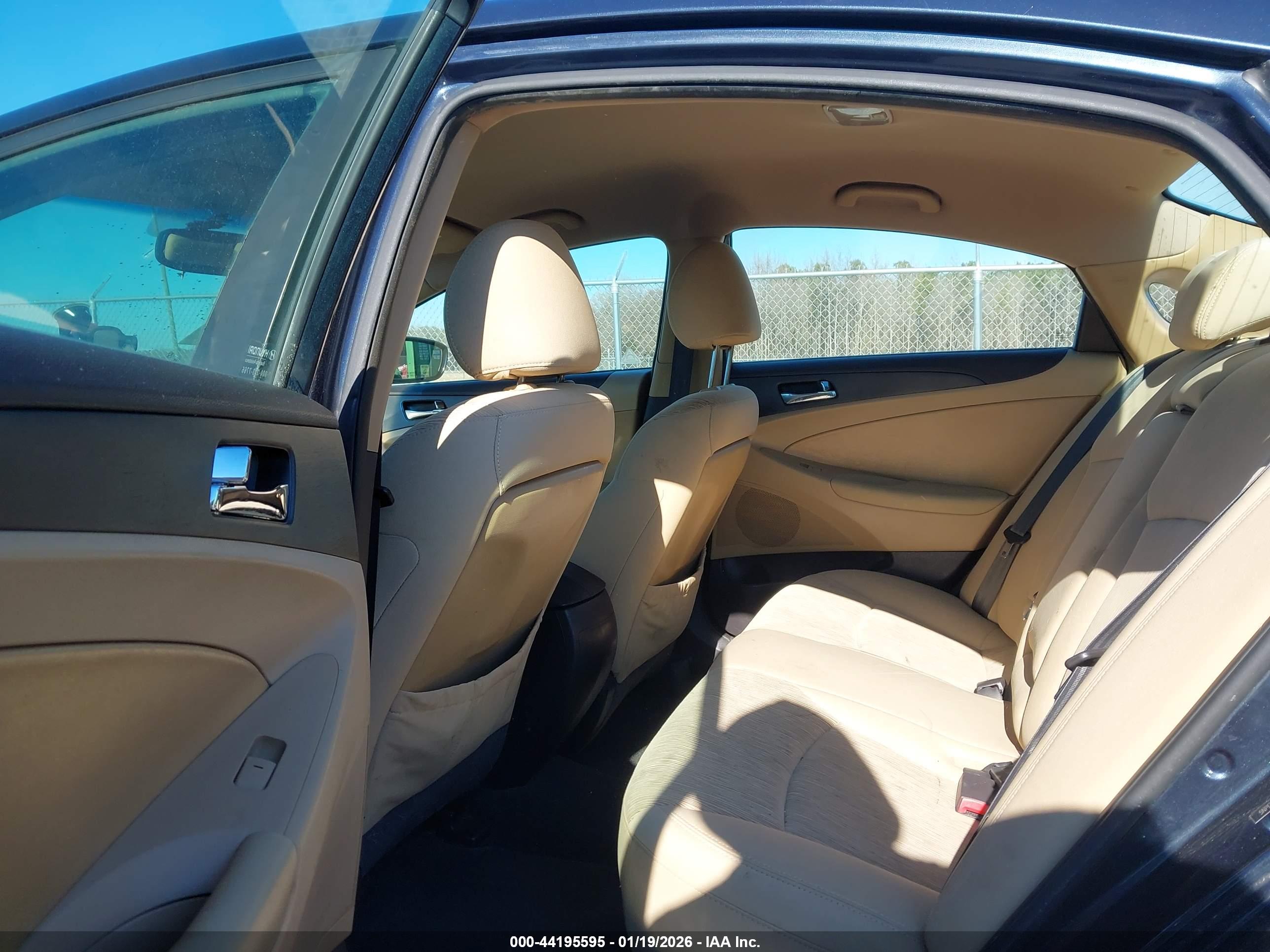 HYUNDAI SONATA image 8