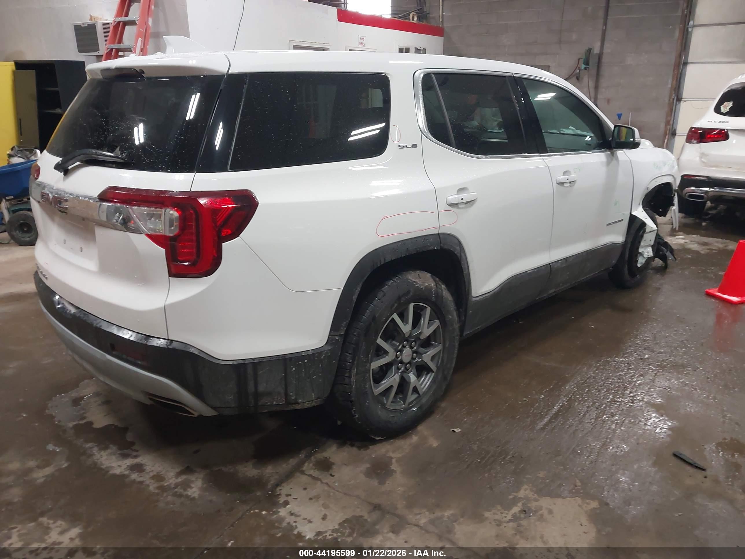 GMC ACADIA image 4