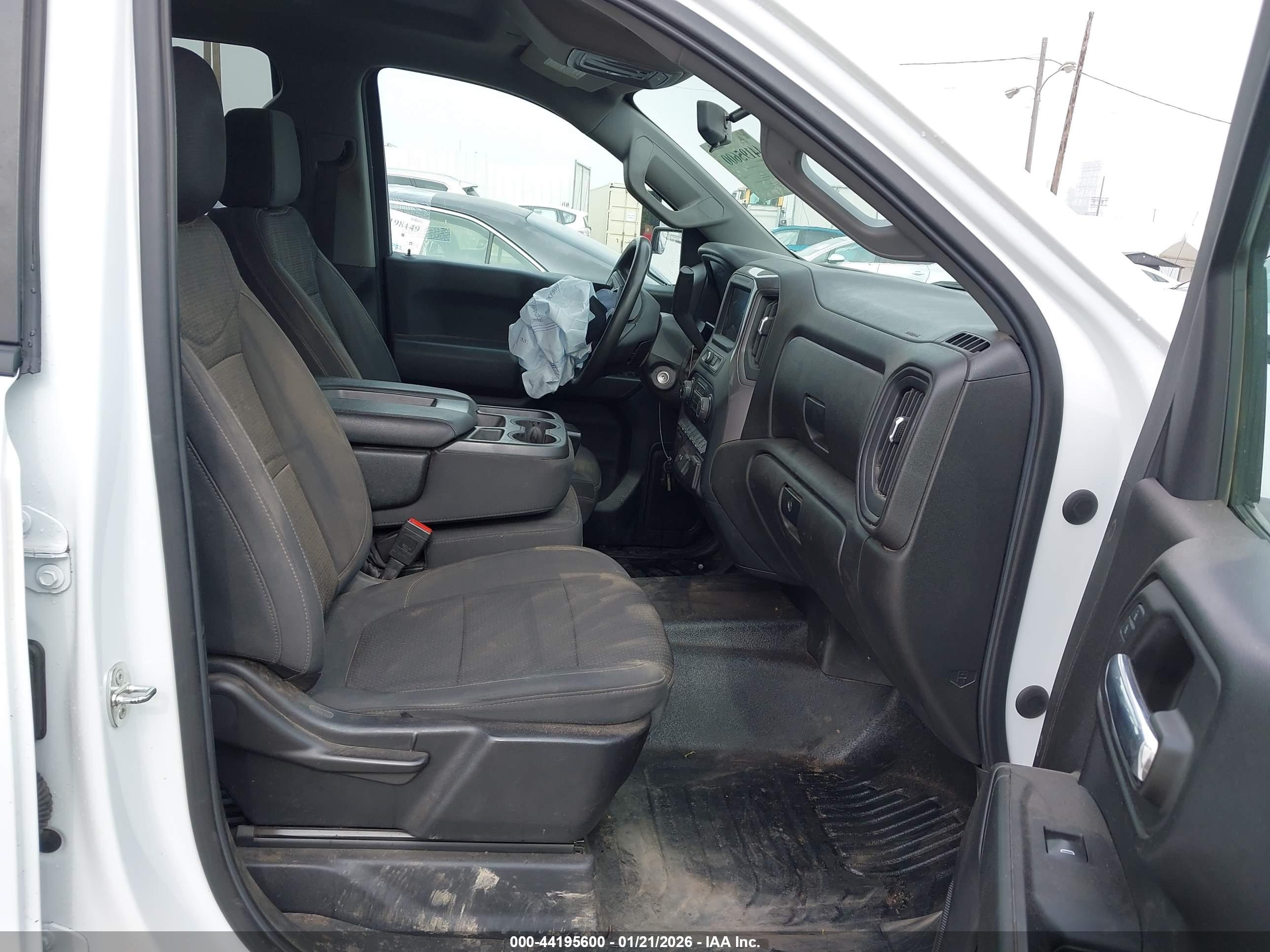 CHEVROLET SILVERADO image 5