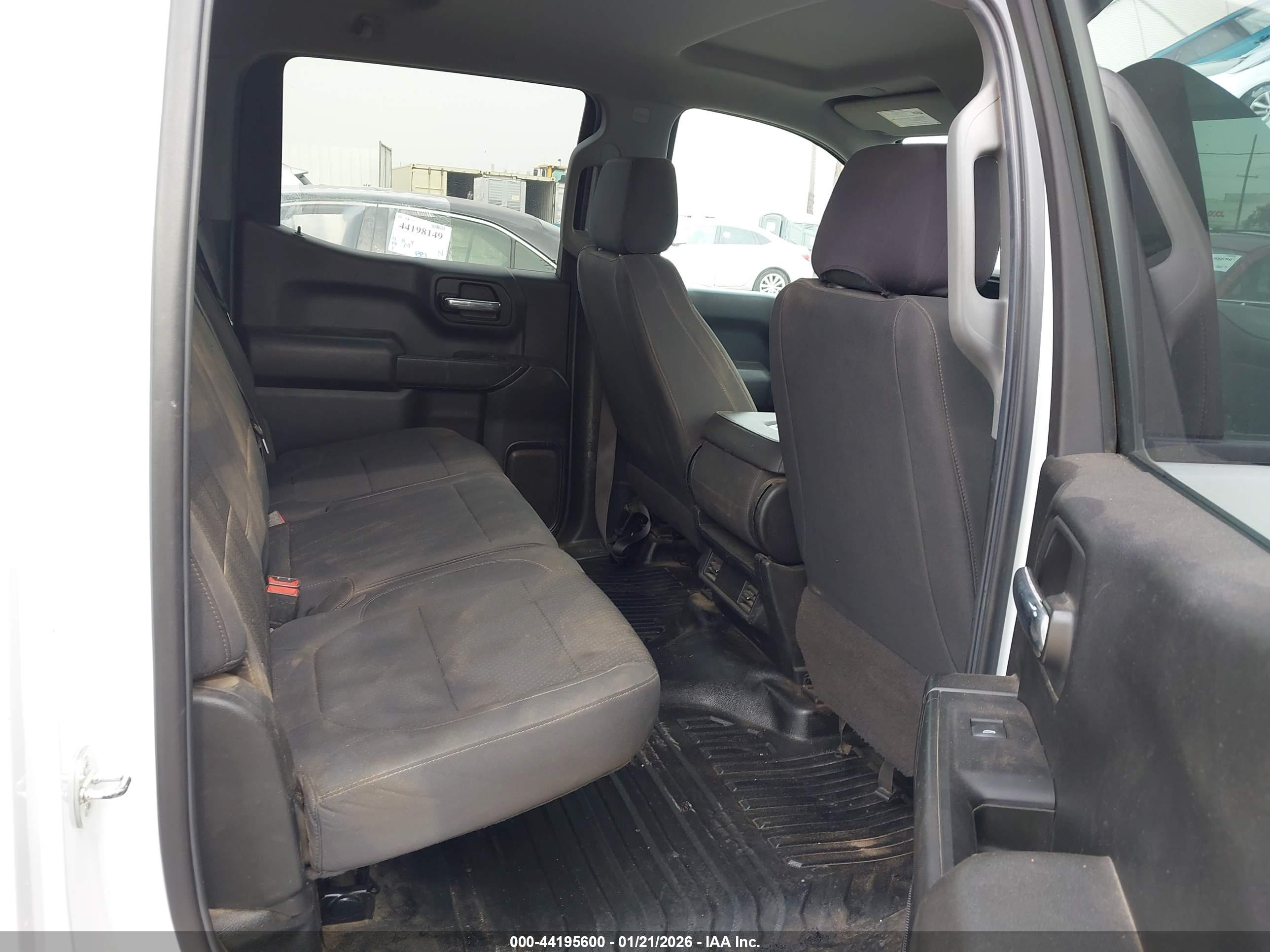 CHEVROLET SILVERADO image 8