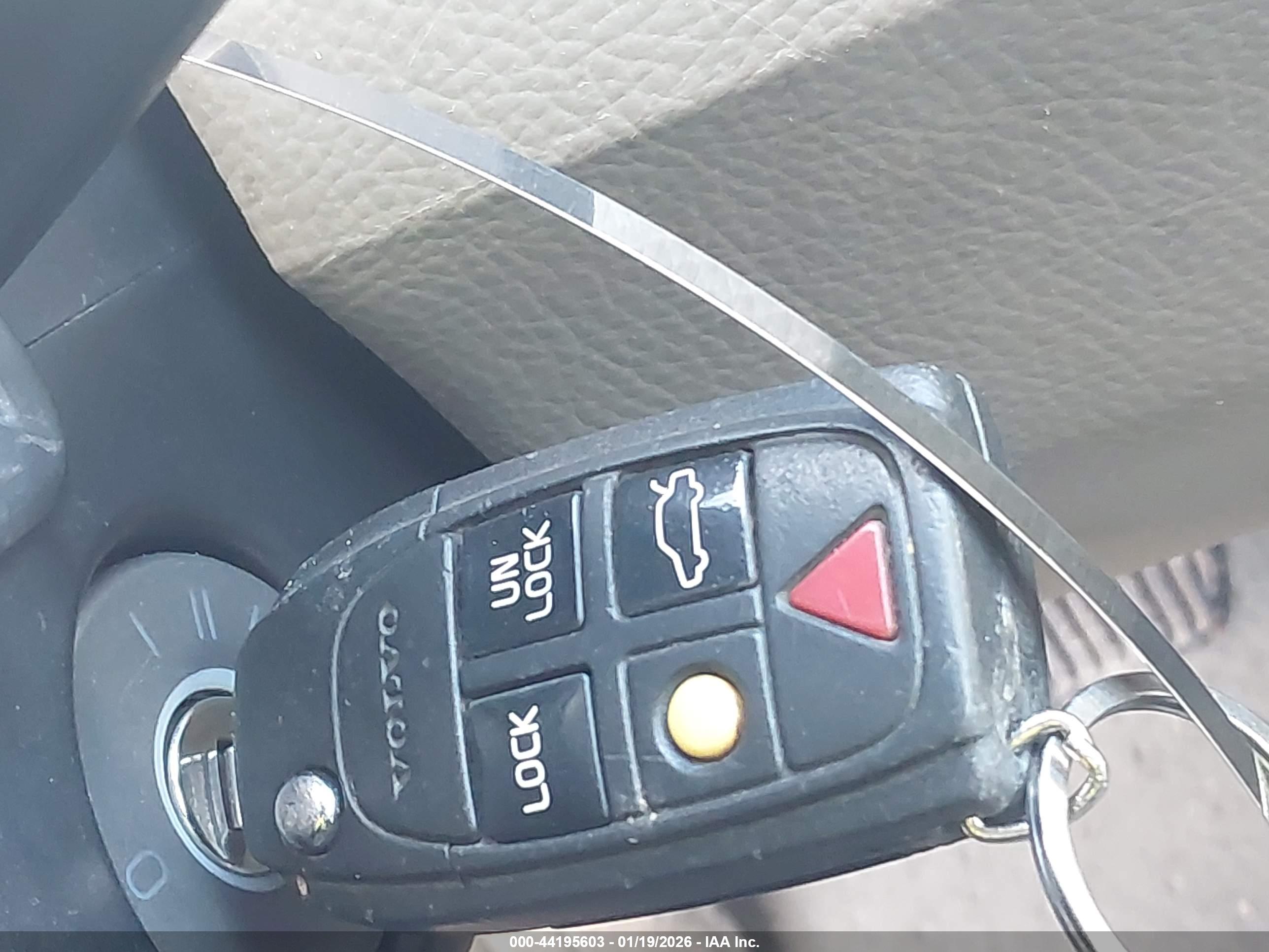 VOLVO S60 image 11