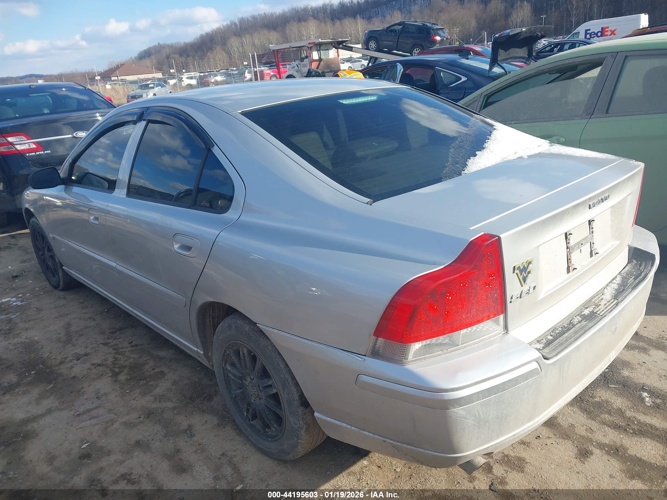 VOLVO S60 image 3