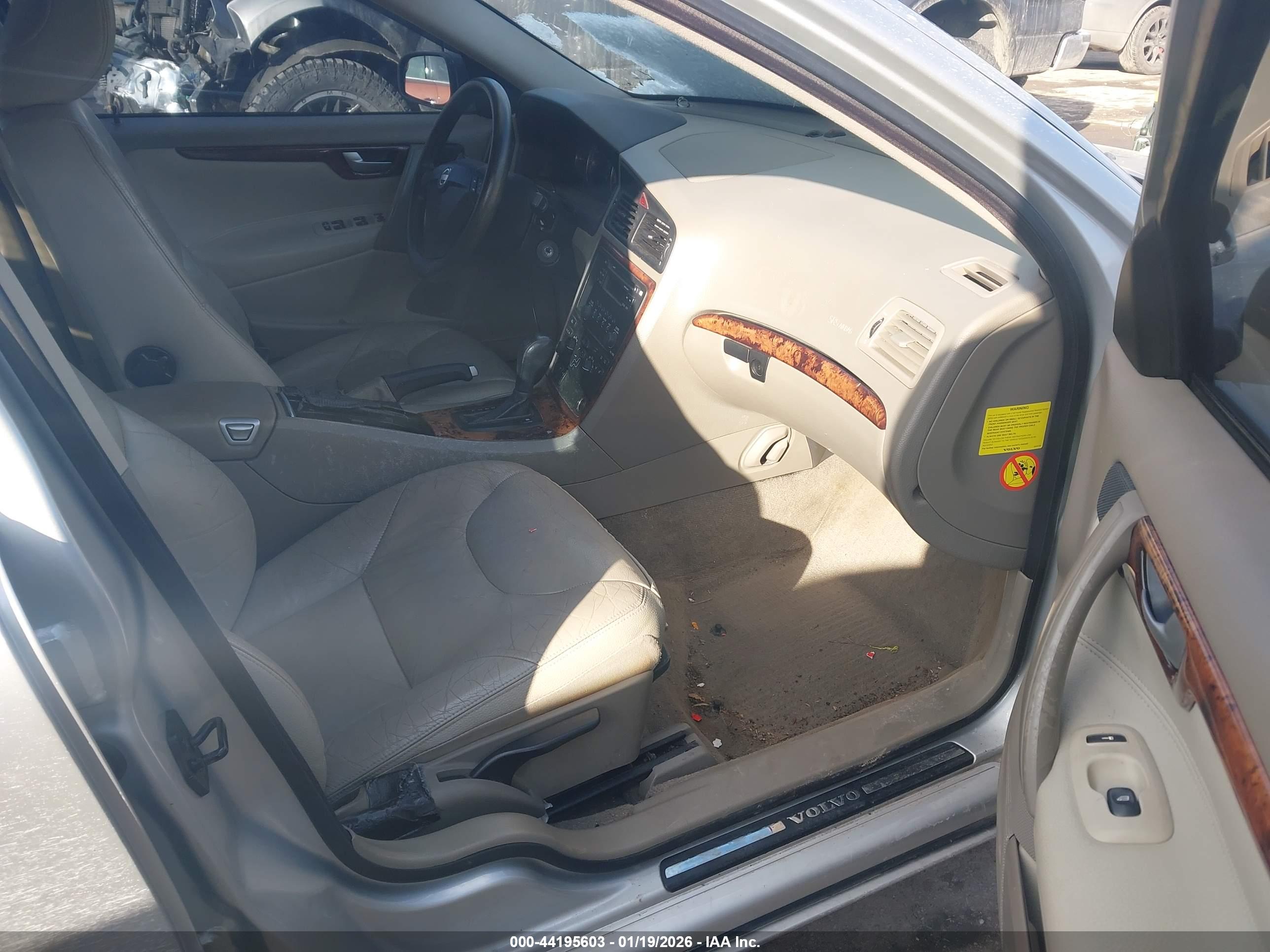 VOLVO S60 image 5