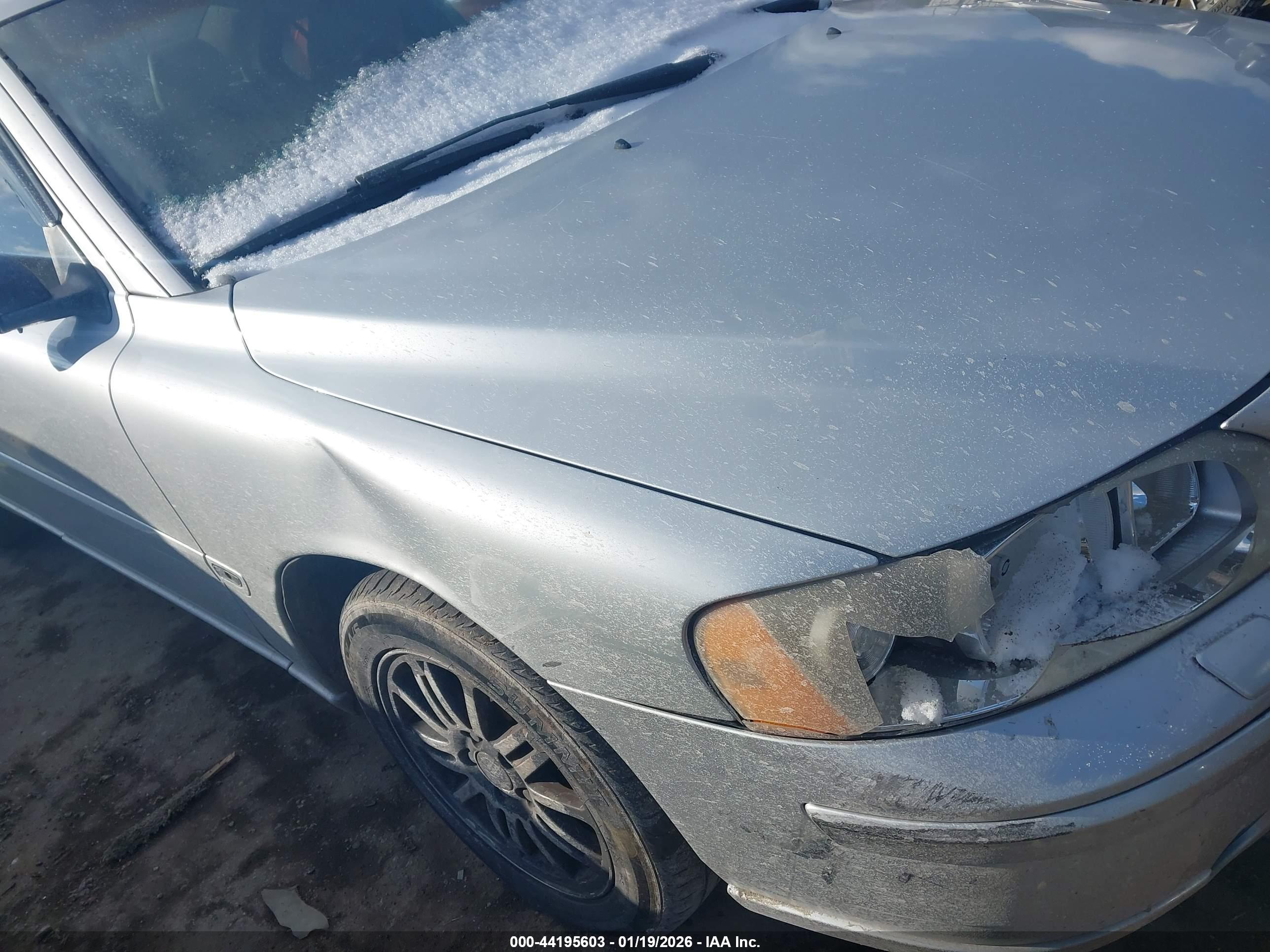 VOLVO S60 image 6