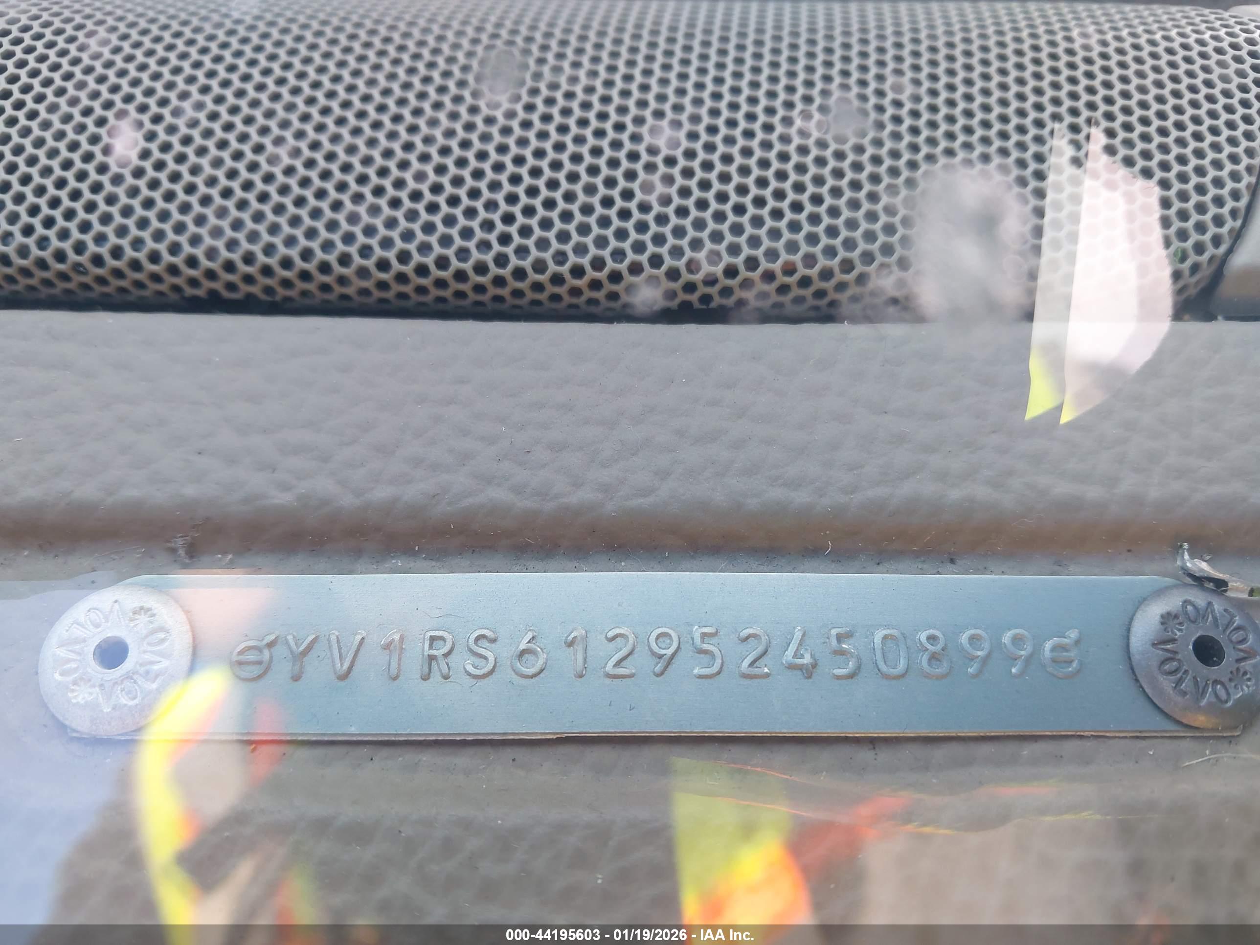 VOLVO S60 image 9