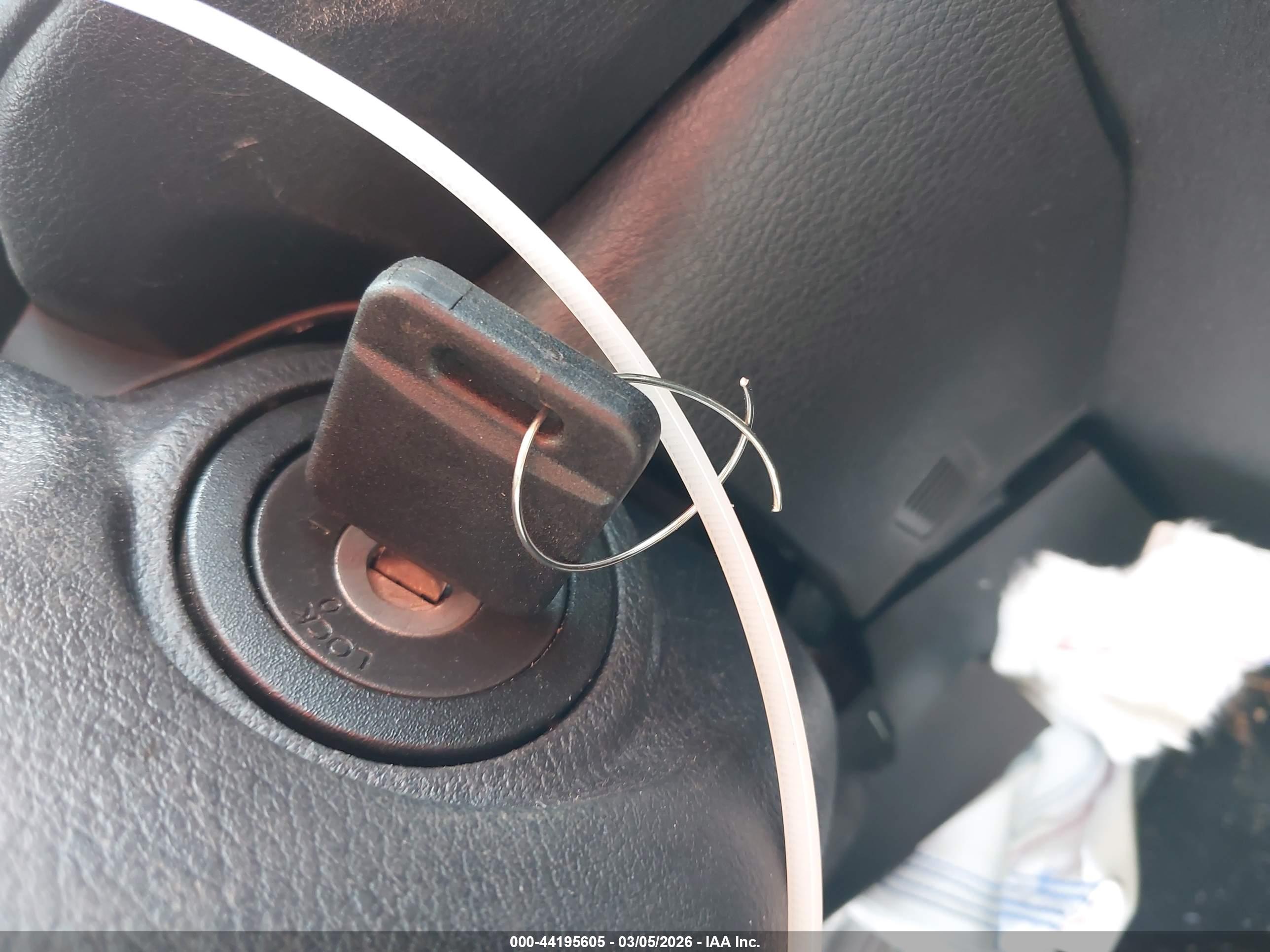 NISSAN VERSA image 11
