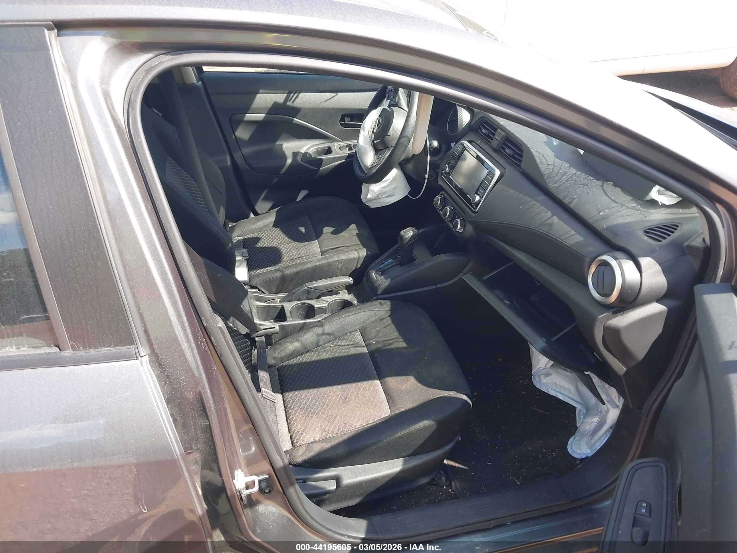 NISSAN VERSA image 5