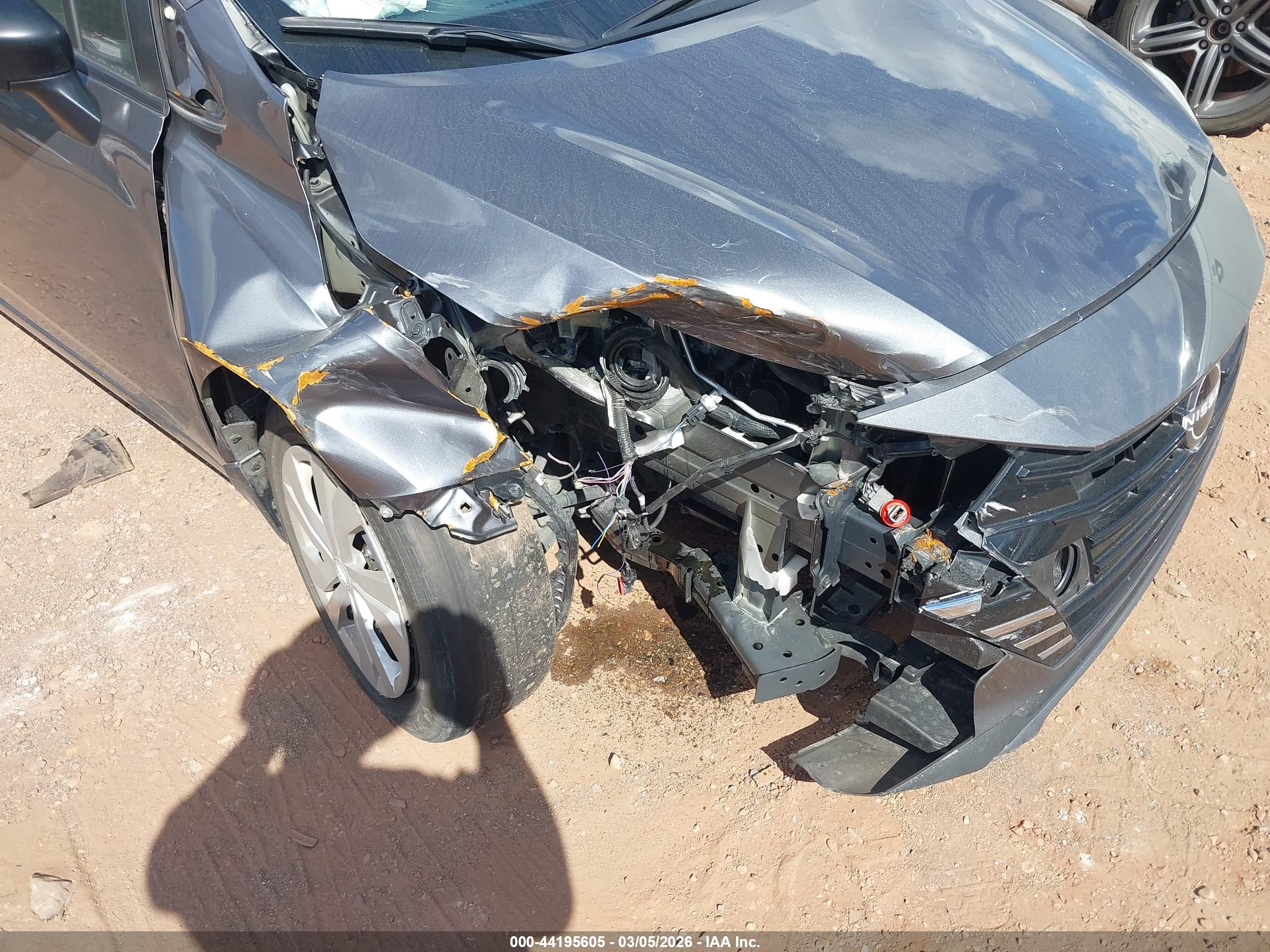 NISSAN VERSA image 6
