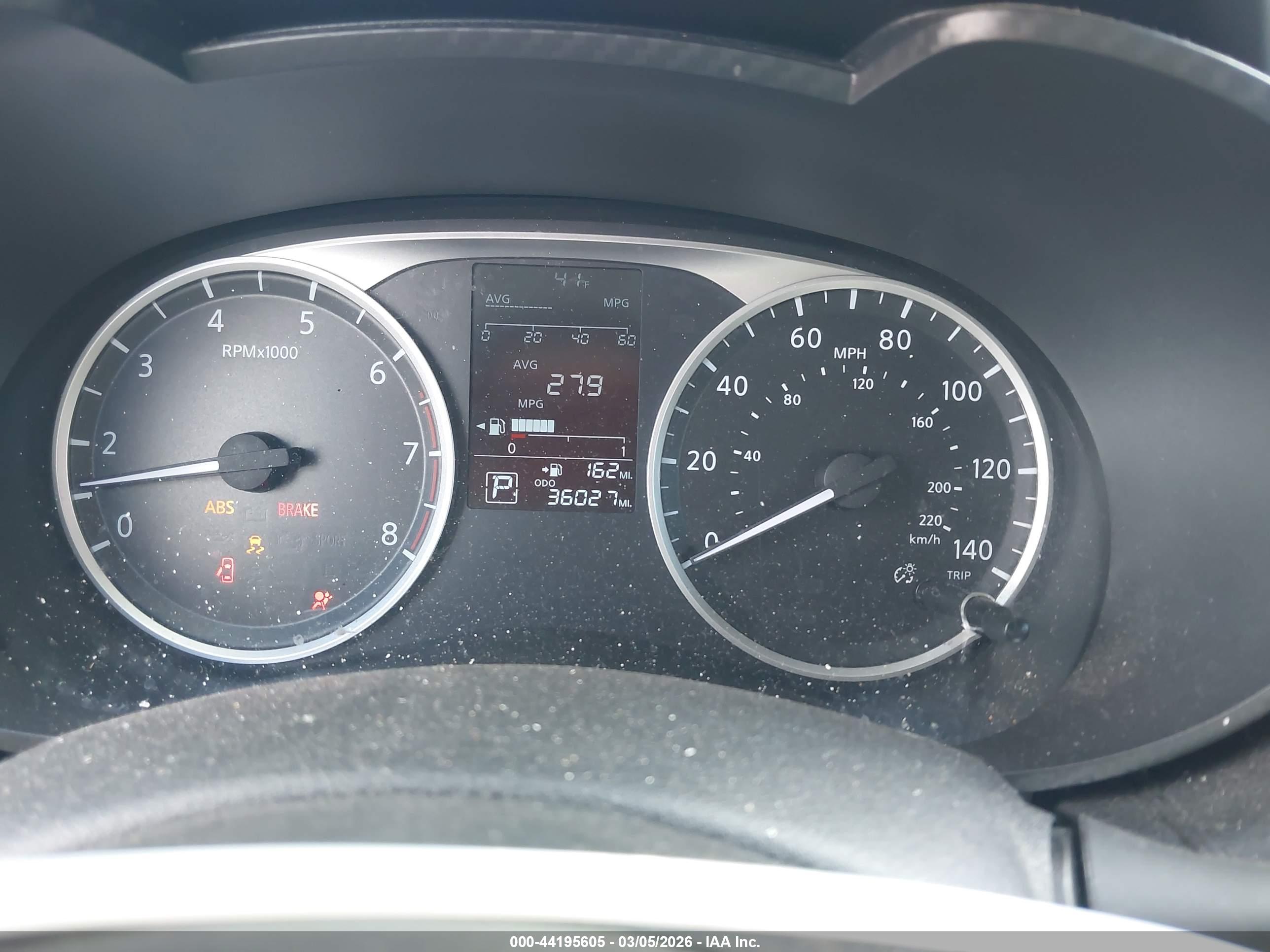 NISSAN VERSA image 7