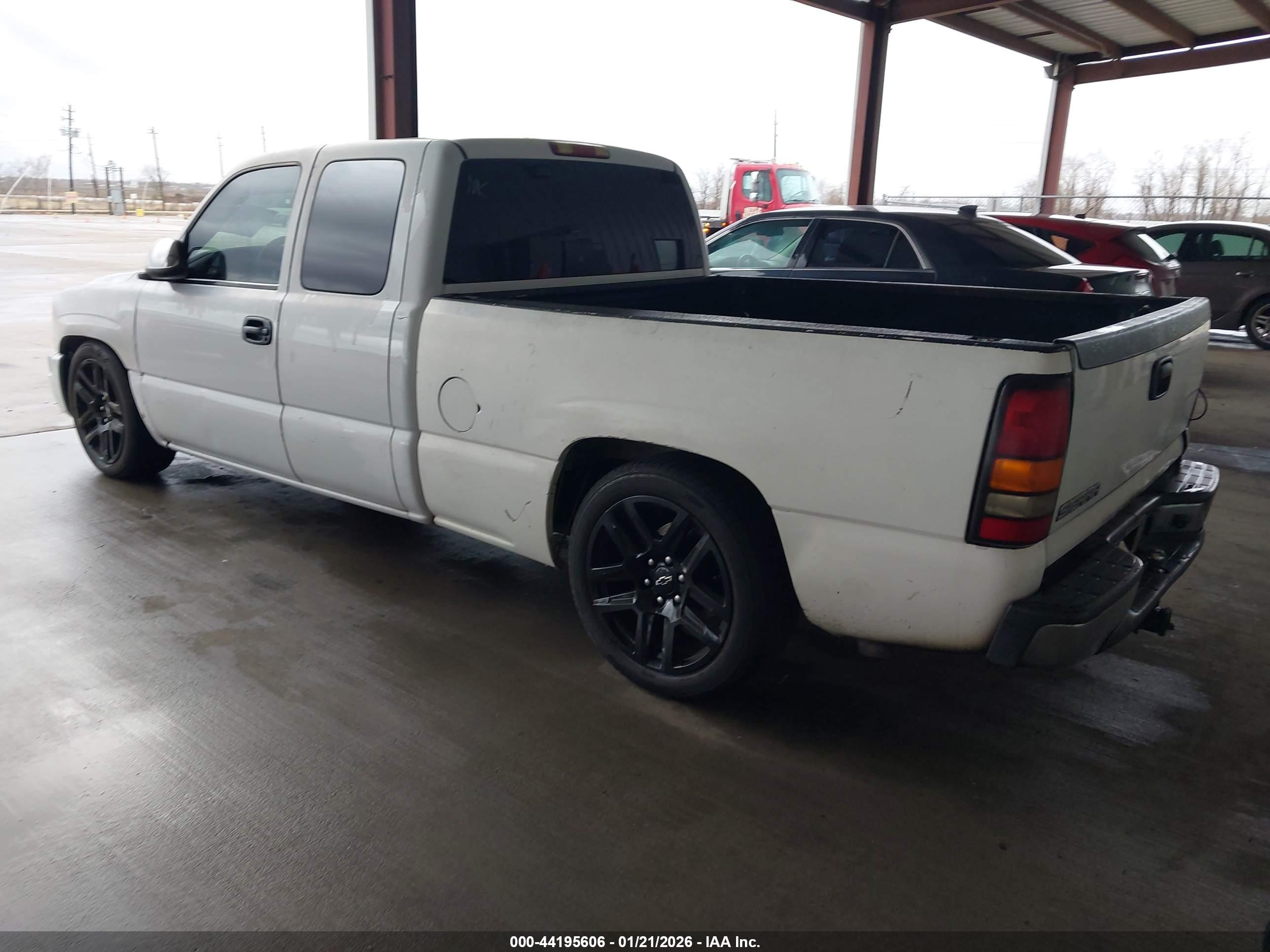 GMC SIERRA image 3