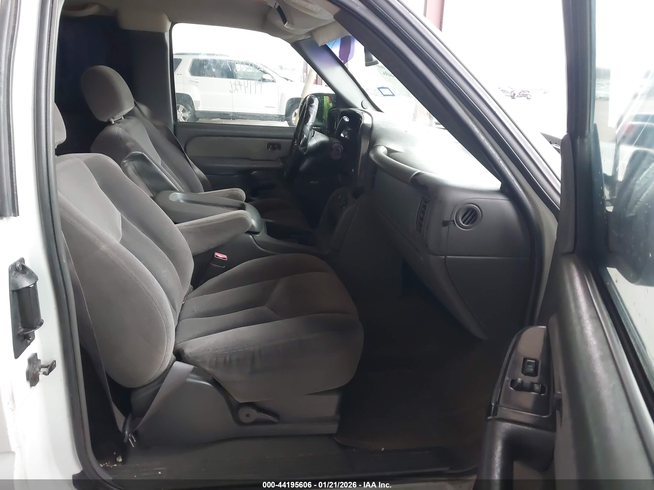 GMC SIERRA image 5