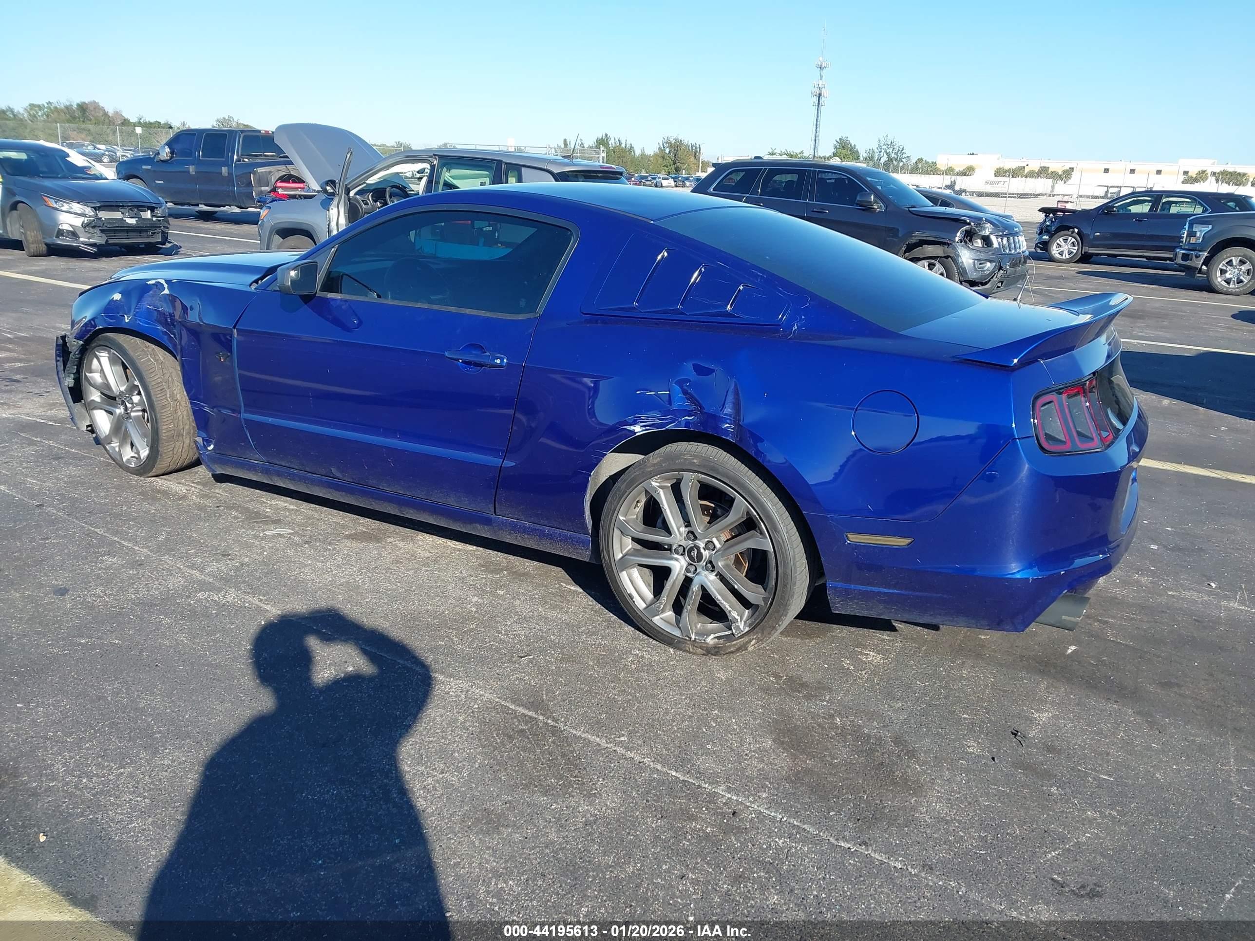 FORD MUSTANG image 3