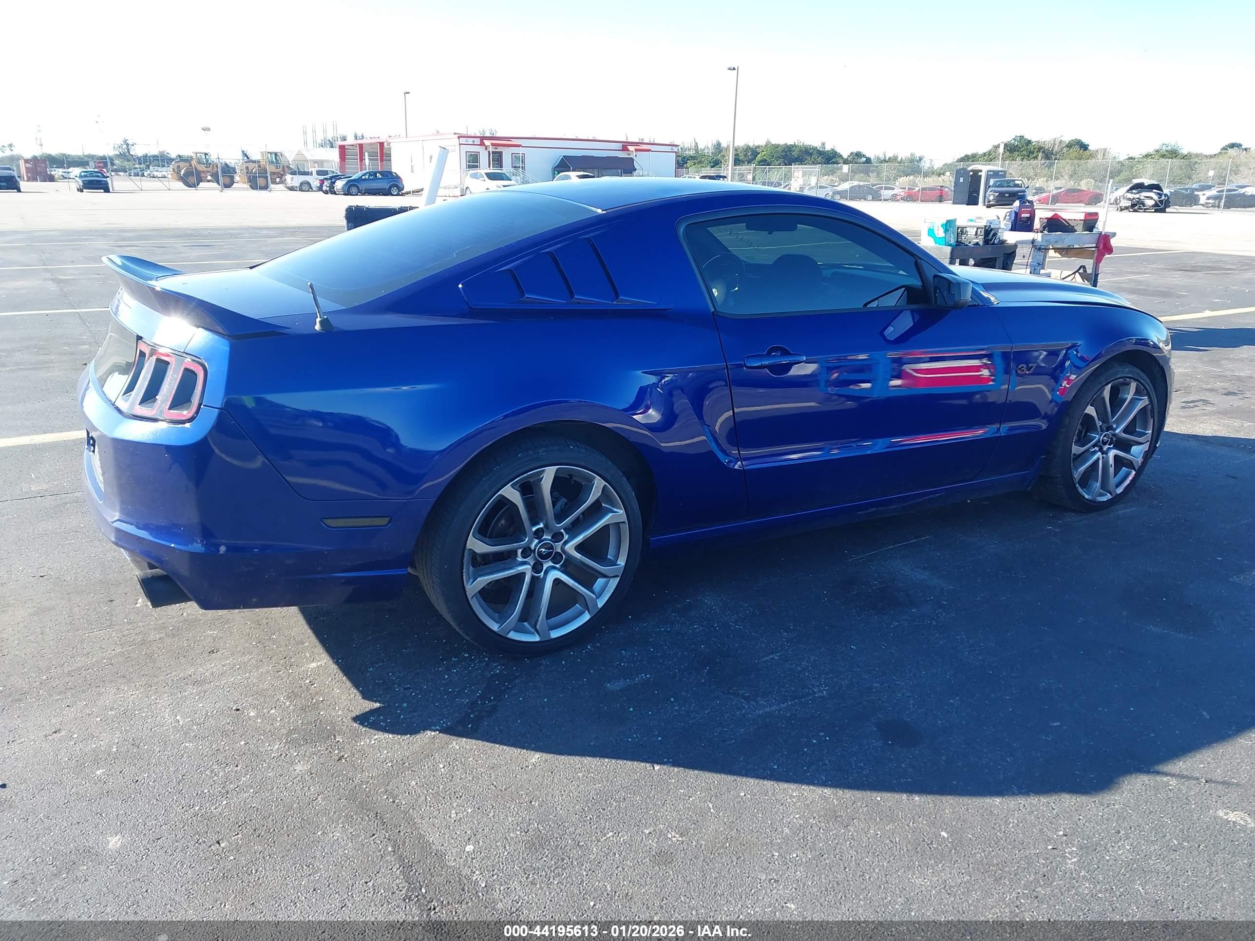 FORD MUSTANG image 4