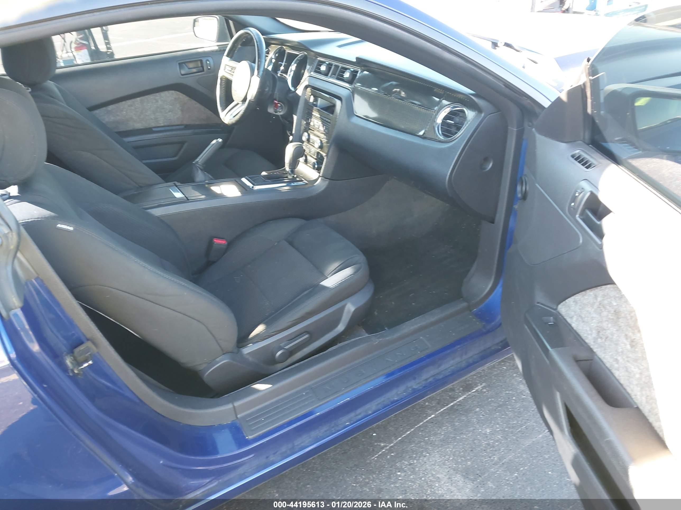 FORD MUSTANG image 5