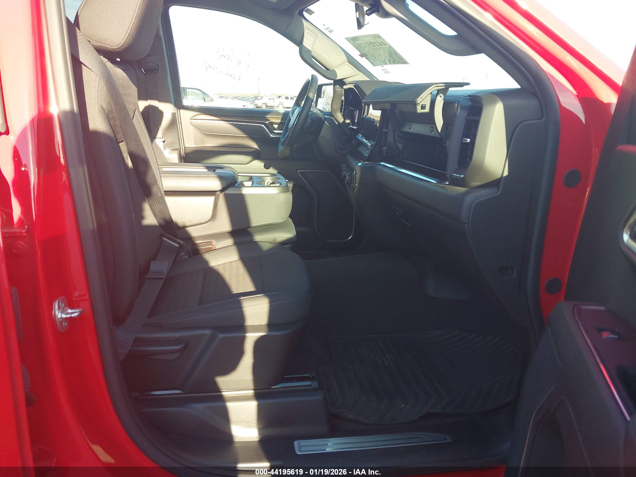 CHEVROLET SILVERADO image 5