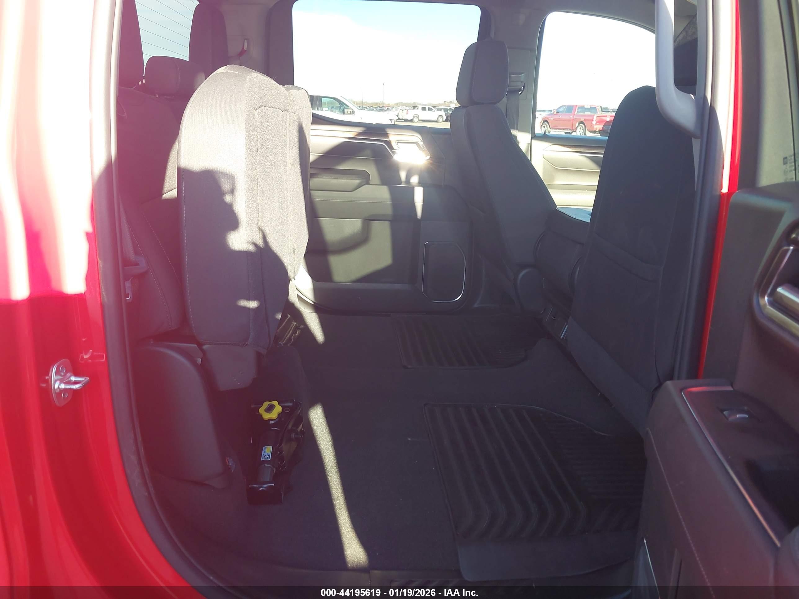 CHEVROLET SILVERADO image 8