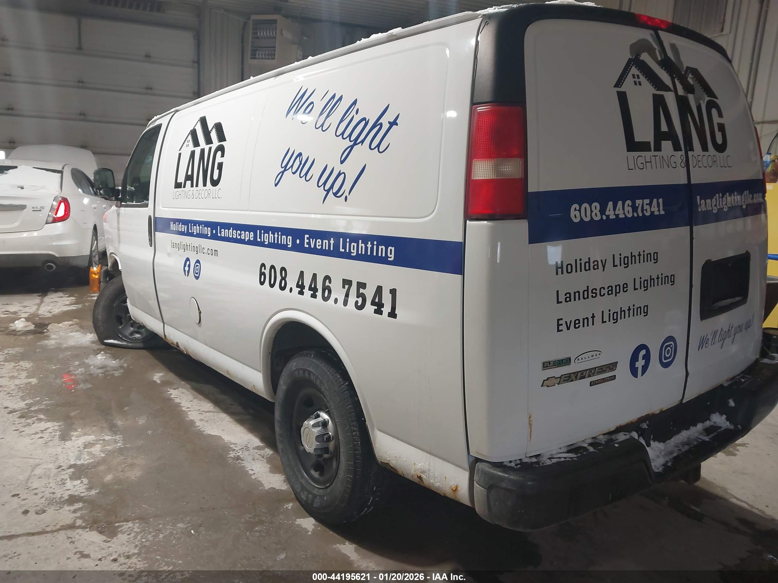 CHEVROLET EXPRESS image 3