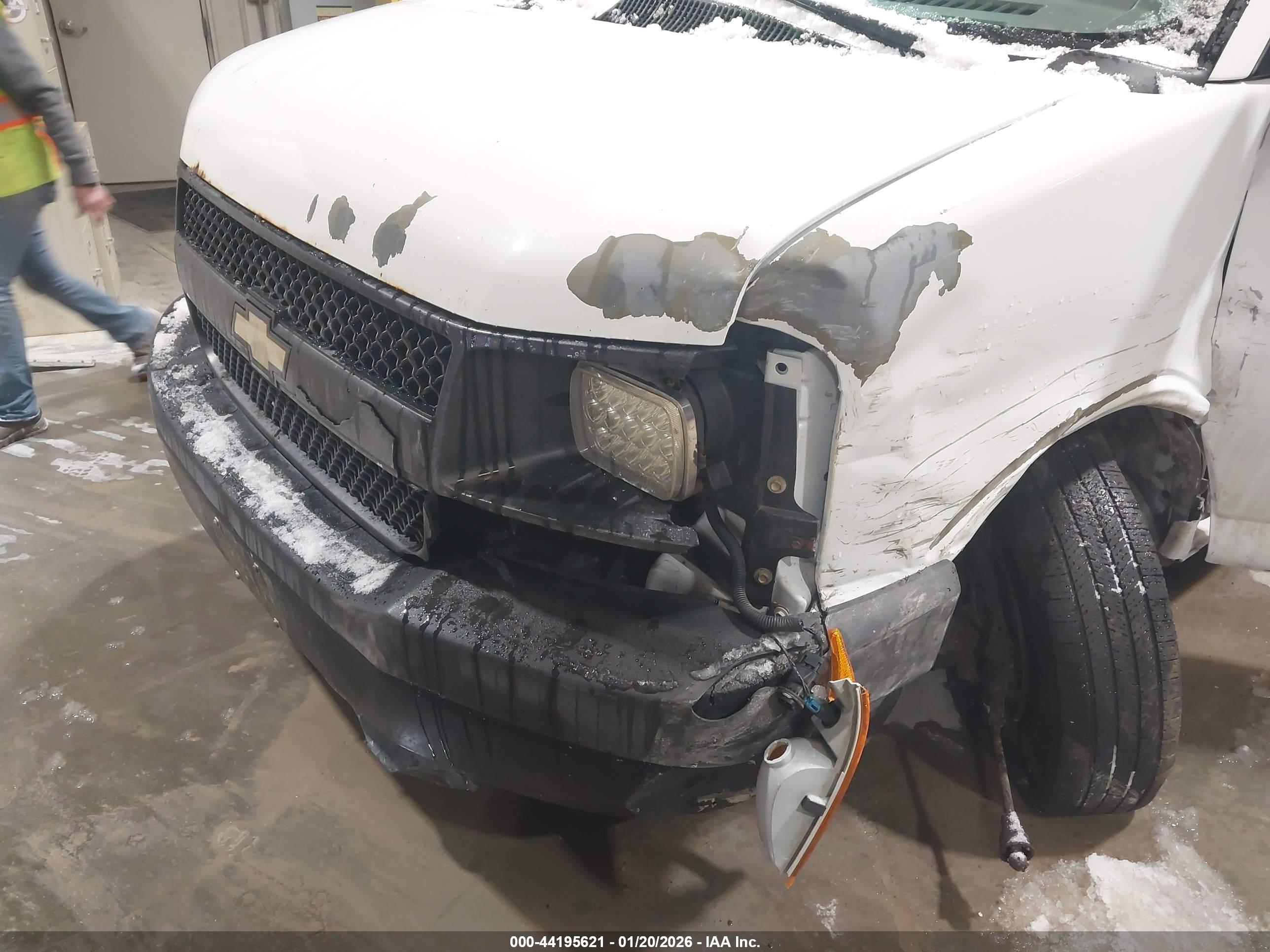 CHEVROLET EXPRESS image 6
