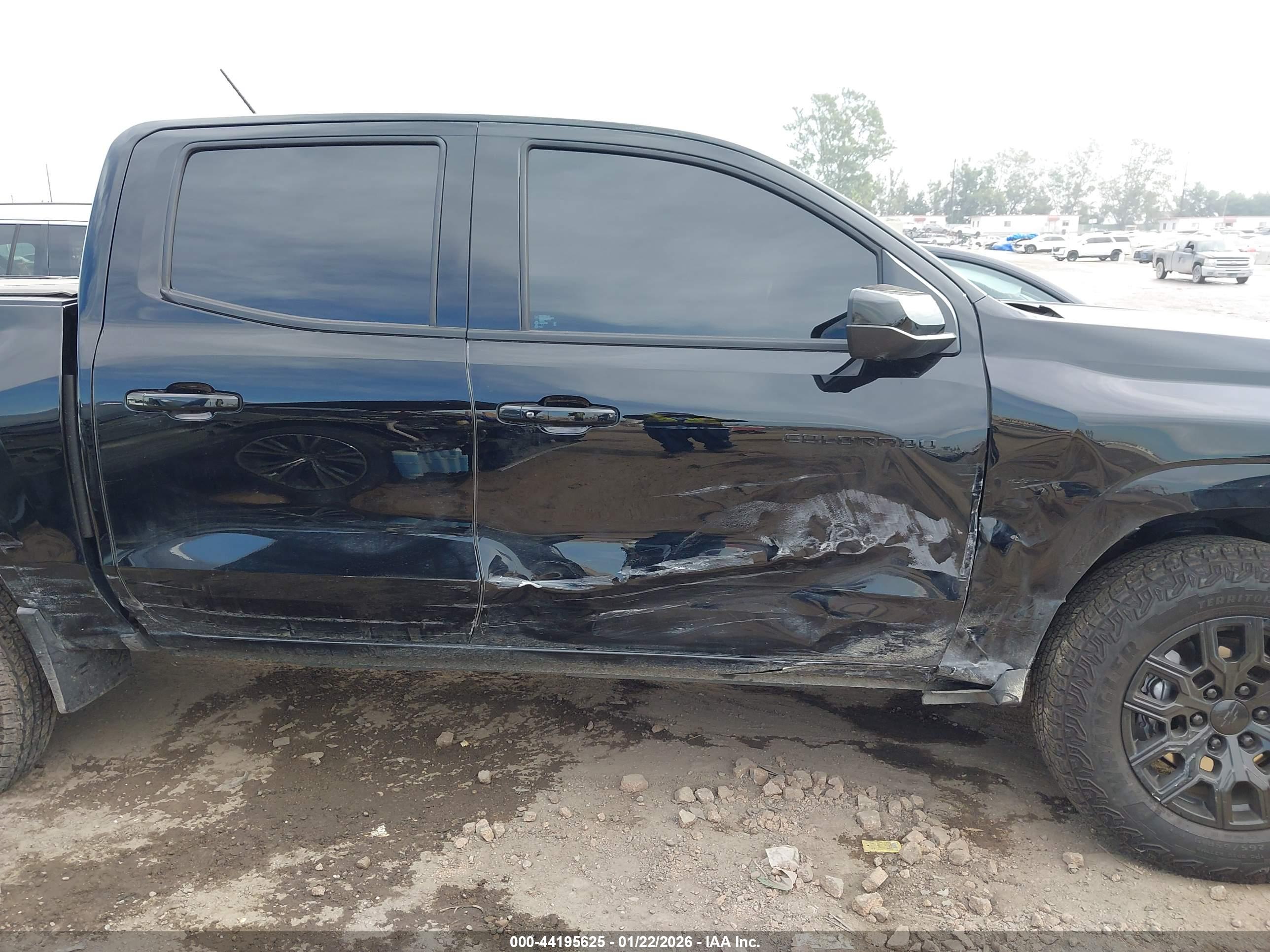 CHEVROLET COLORADO image 6