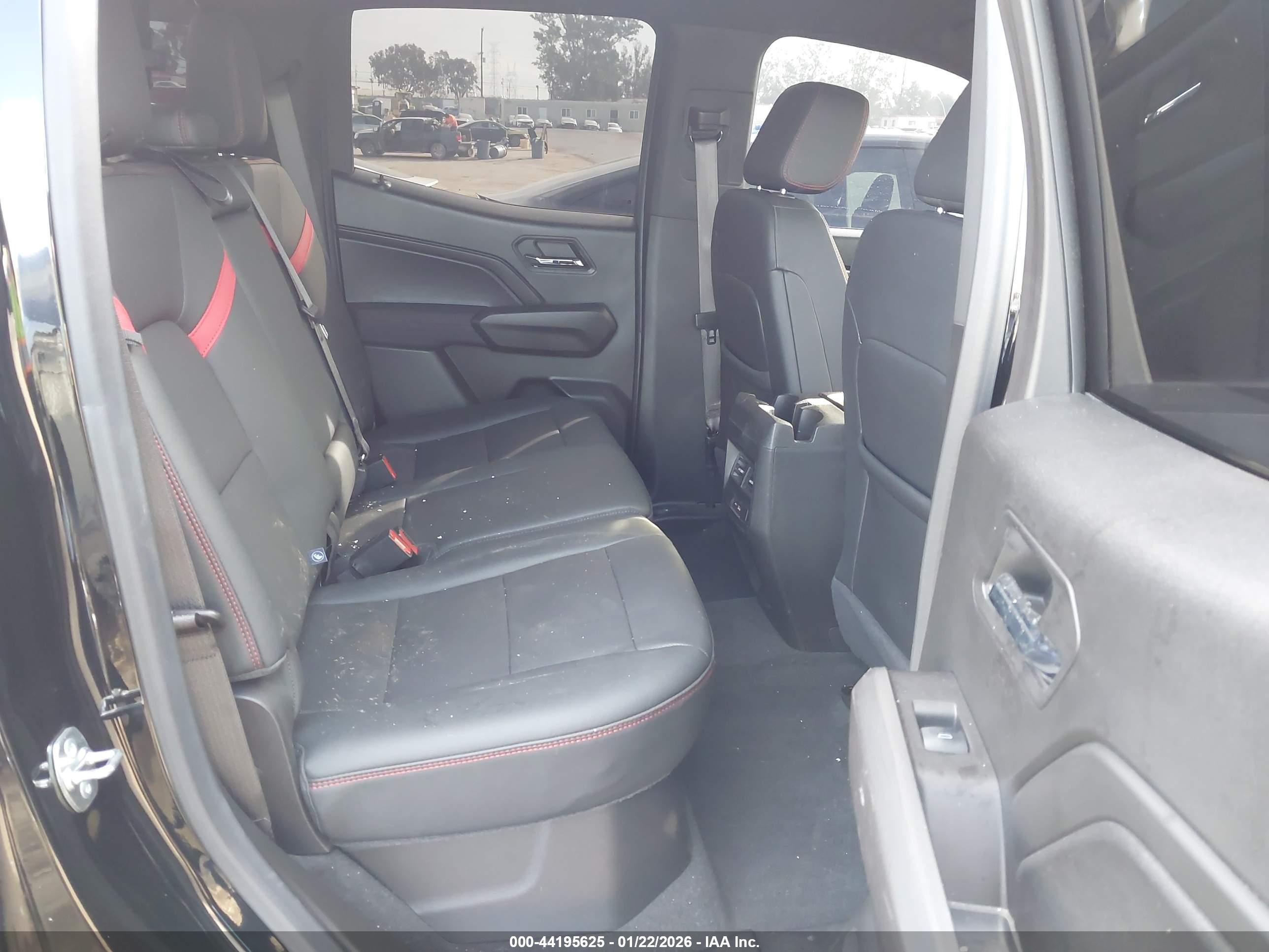 CHEVROLET COLORADO image 8