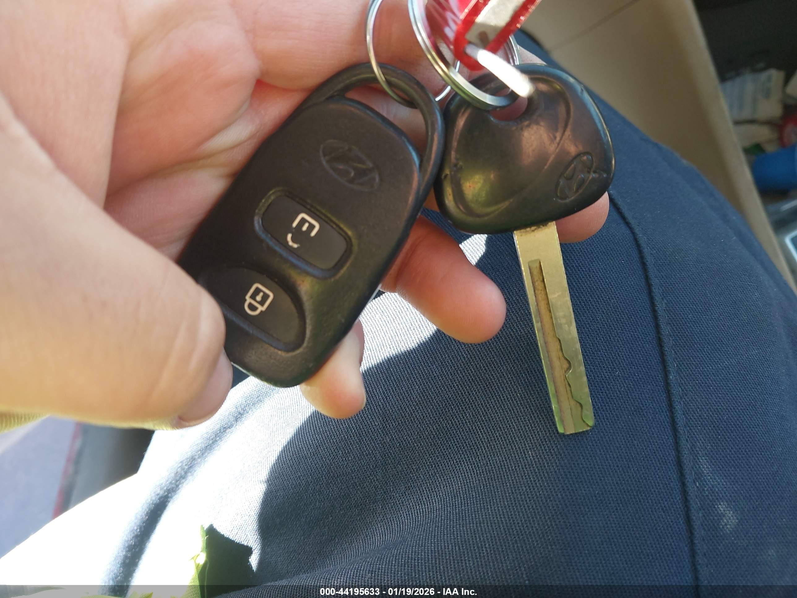 HYUNDAI ACCENT image 11