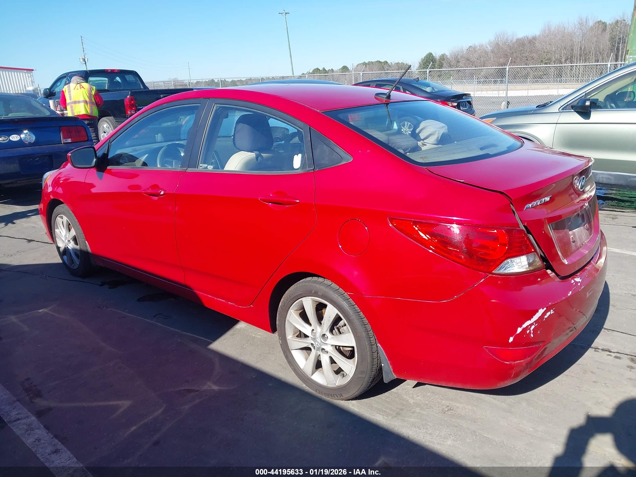 HYUNDAI ACCENT image 3