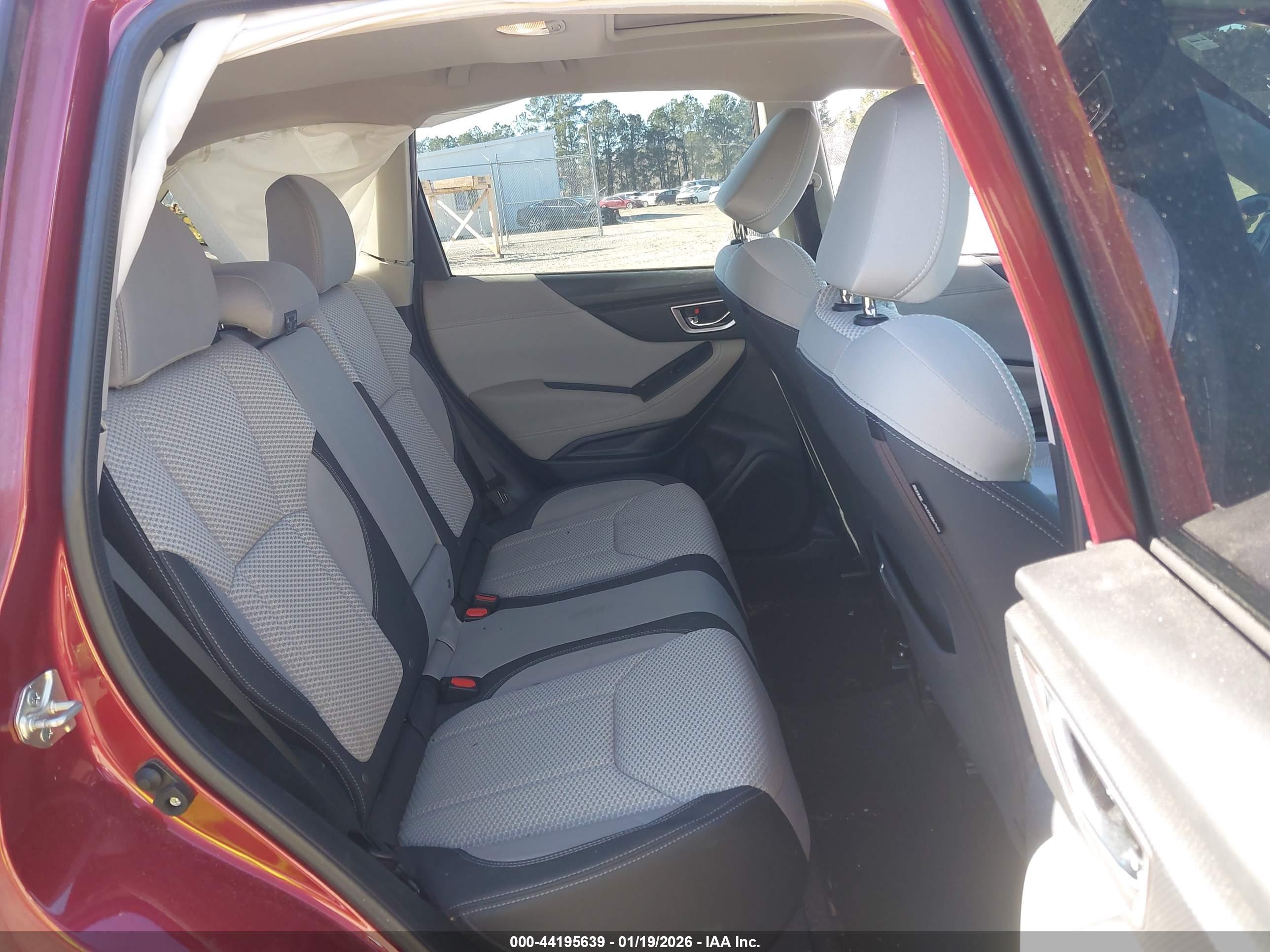 SUBARU FORESTER image 8