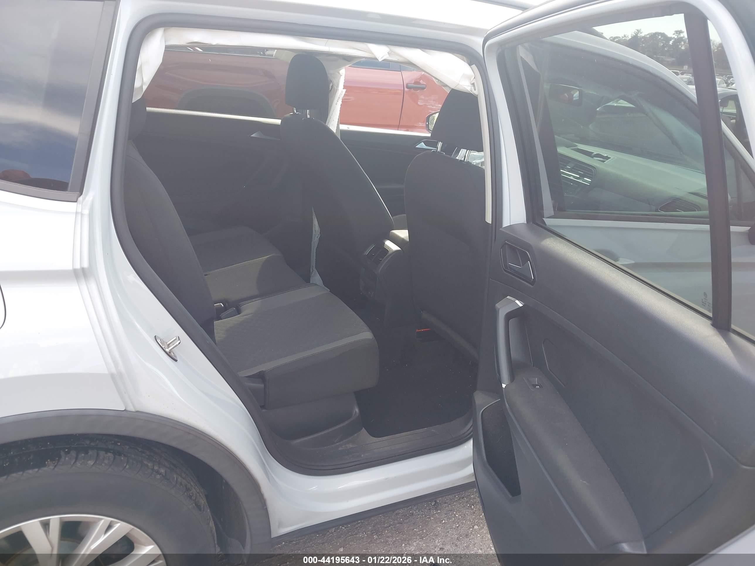 VOLKSWAGEN TIGUAN image 8