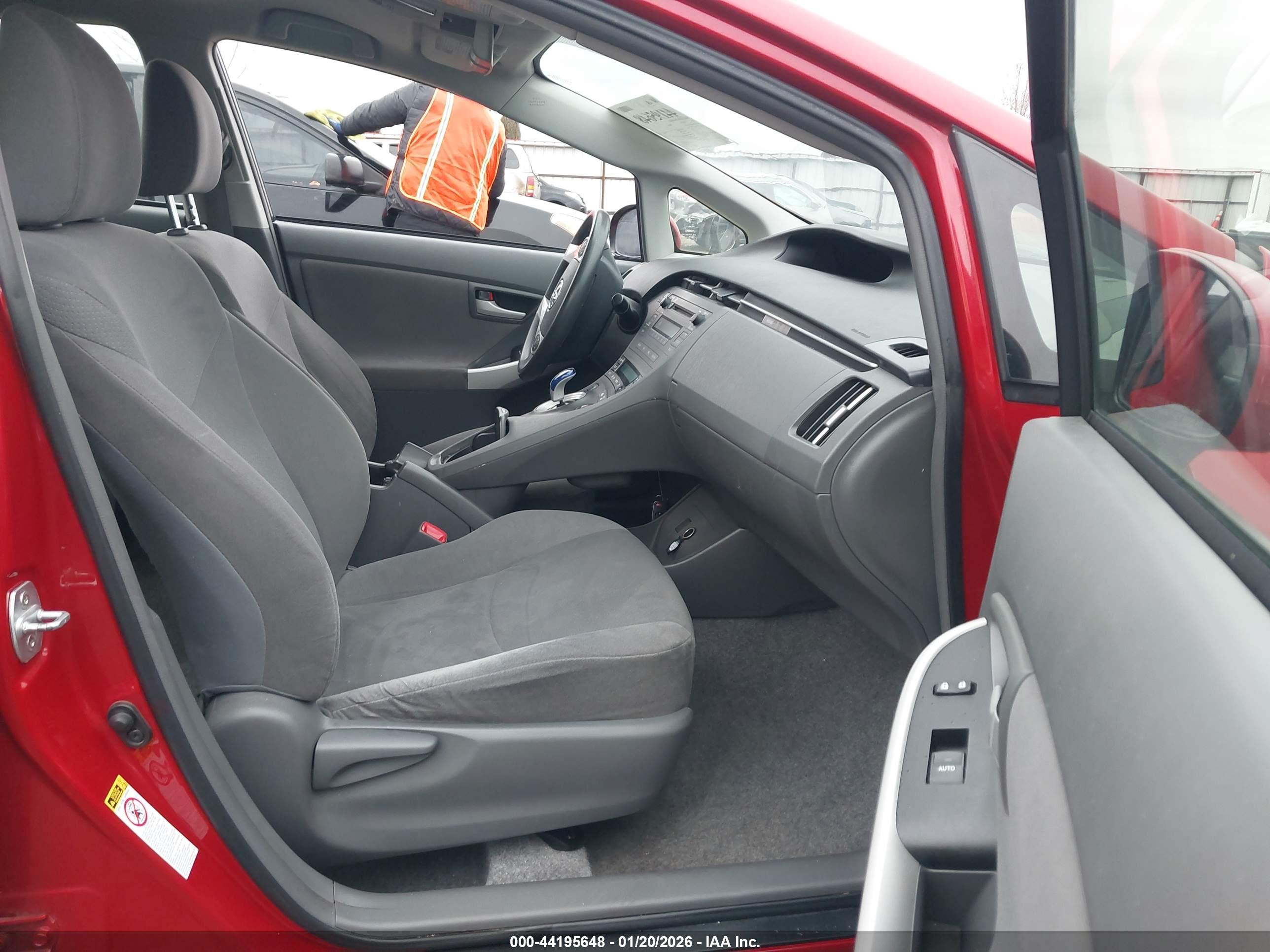 TOYOTA PRIUS image 5