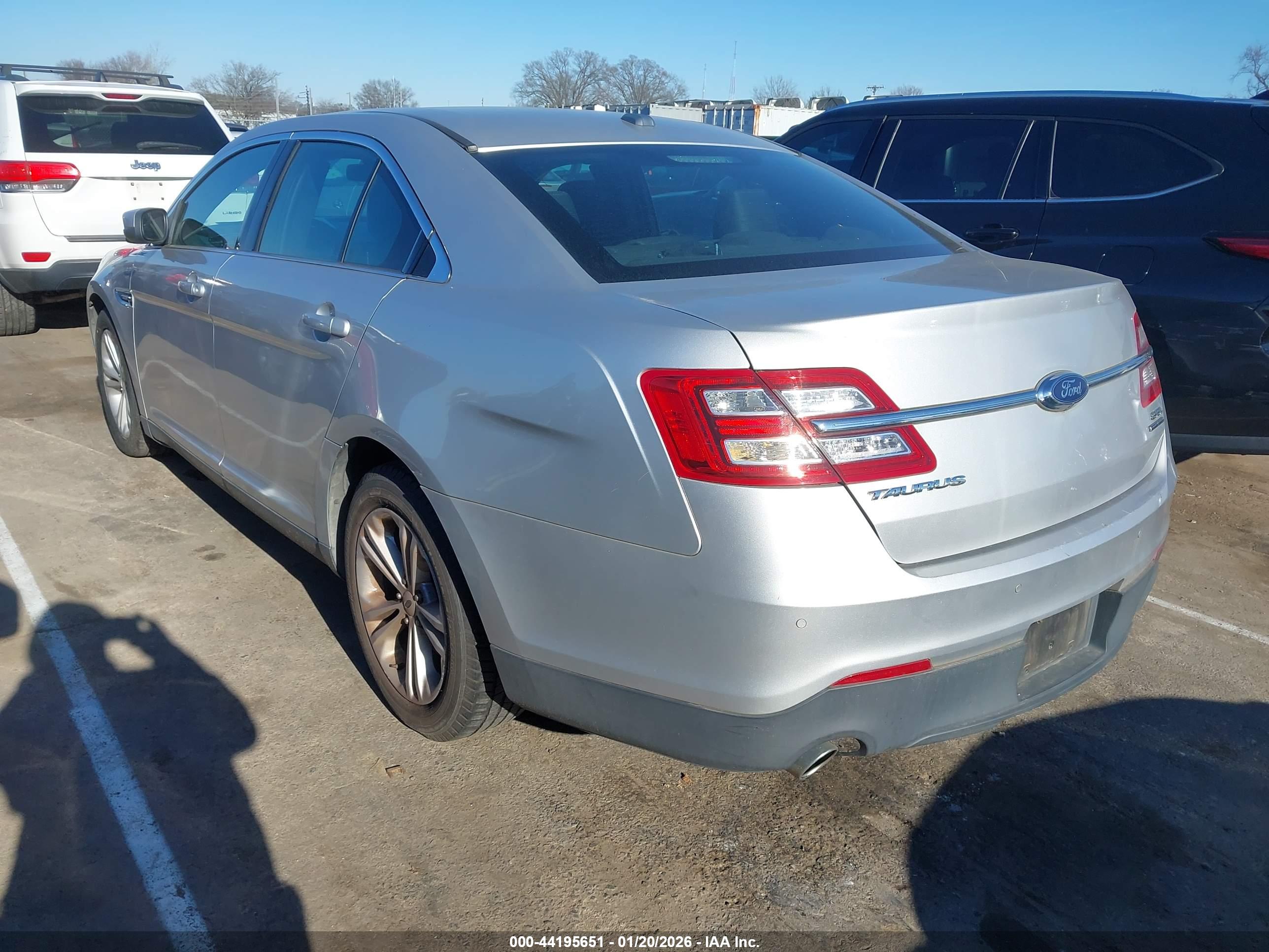 FORD TAURUS image 3