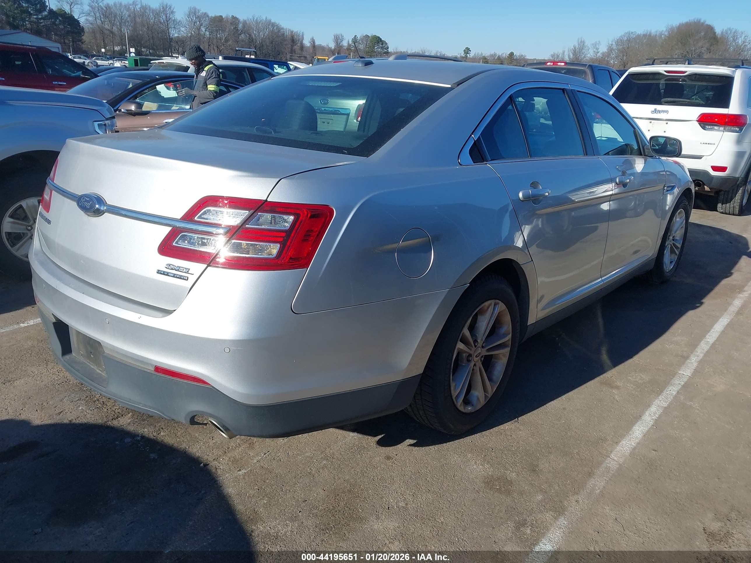 FORD TAURUS image 4