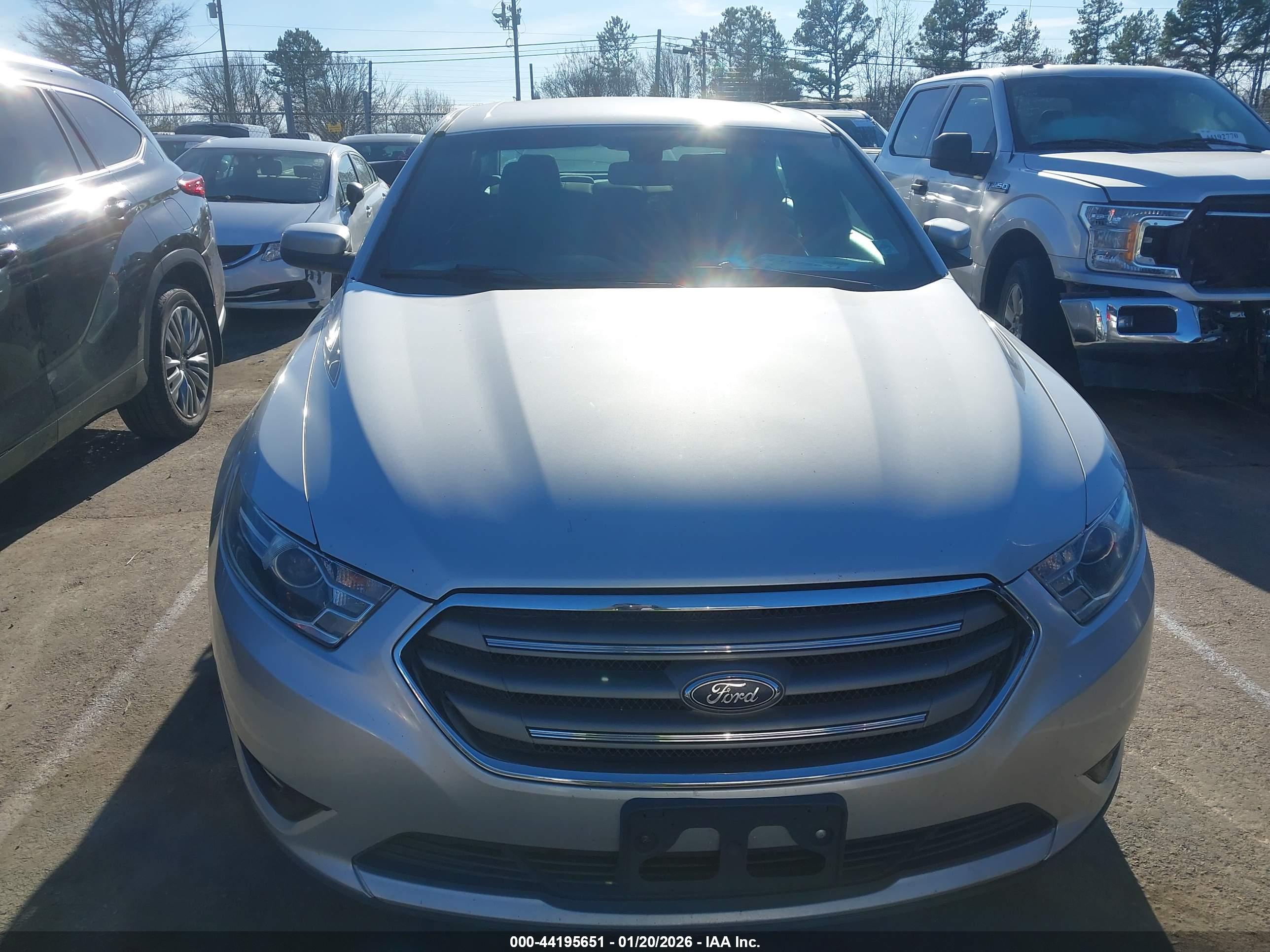 FORD TAURUS image 6