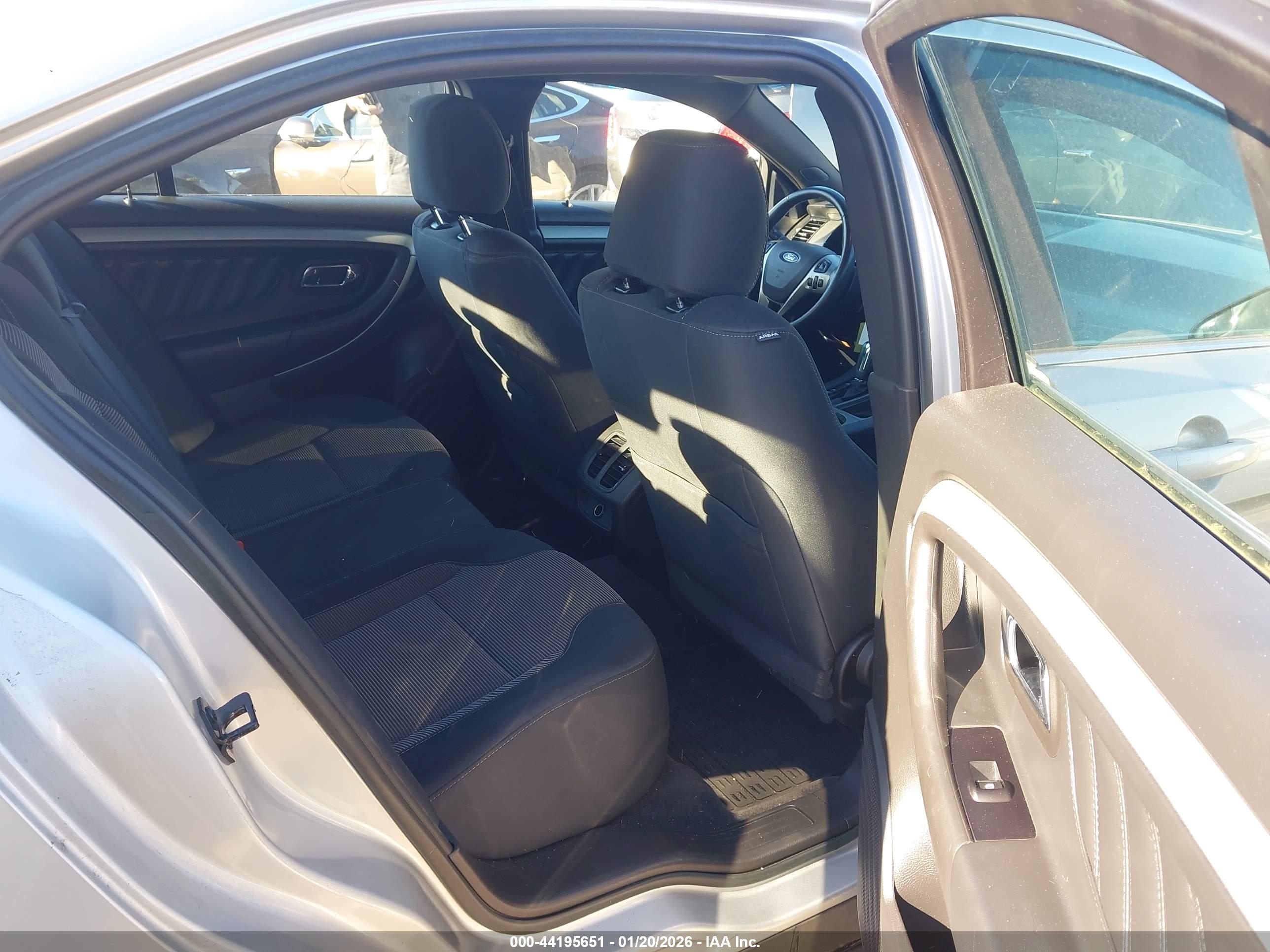 FORD TAURUS image 8