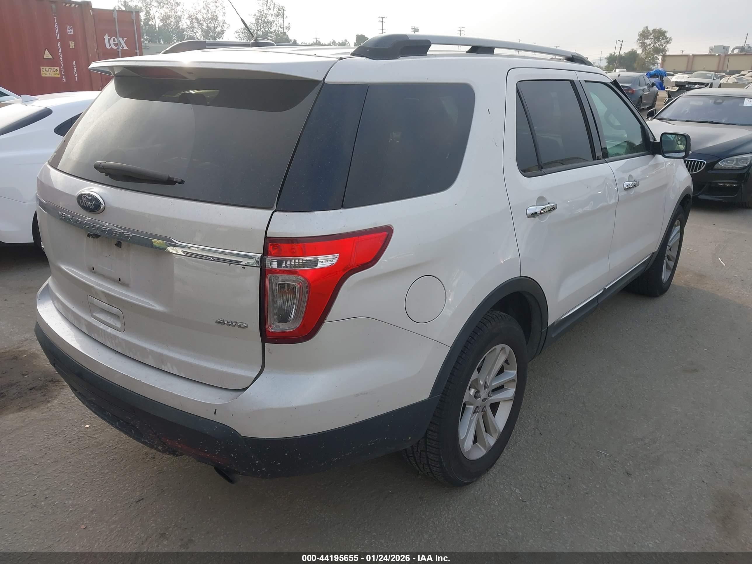FORD EXPLORER image 4
