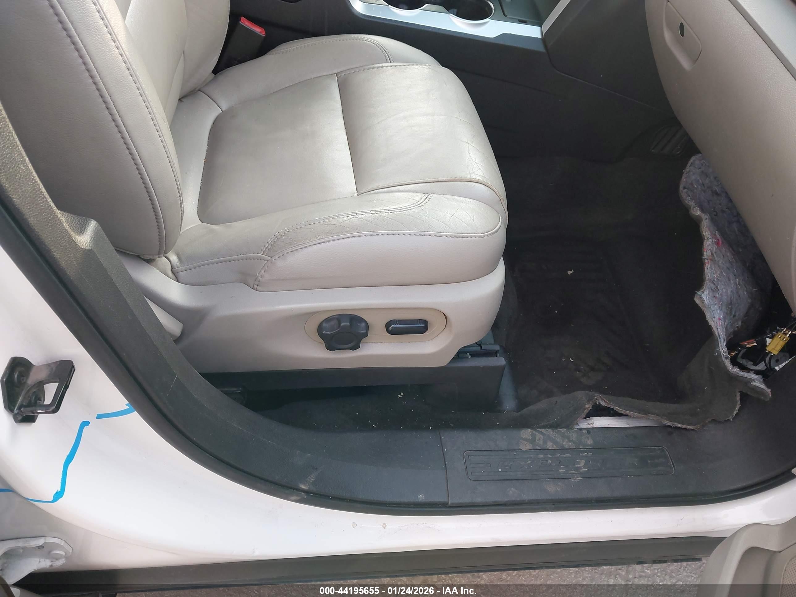 FORD EXPLORER image 6