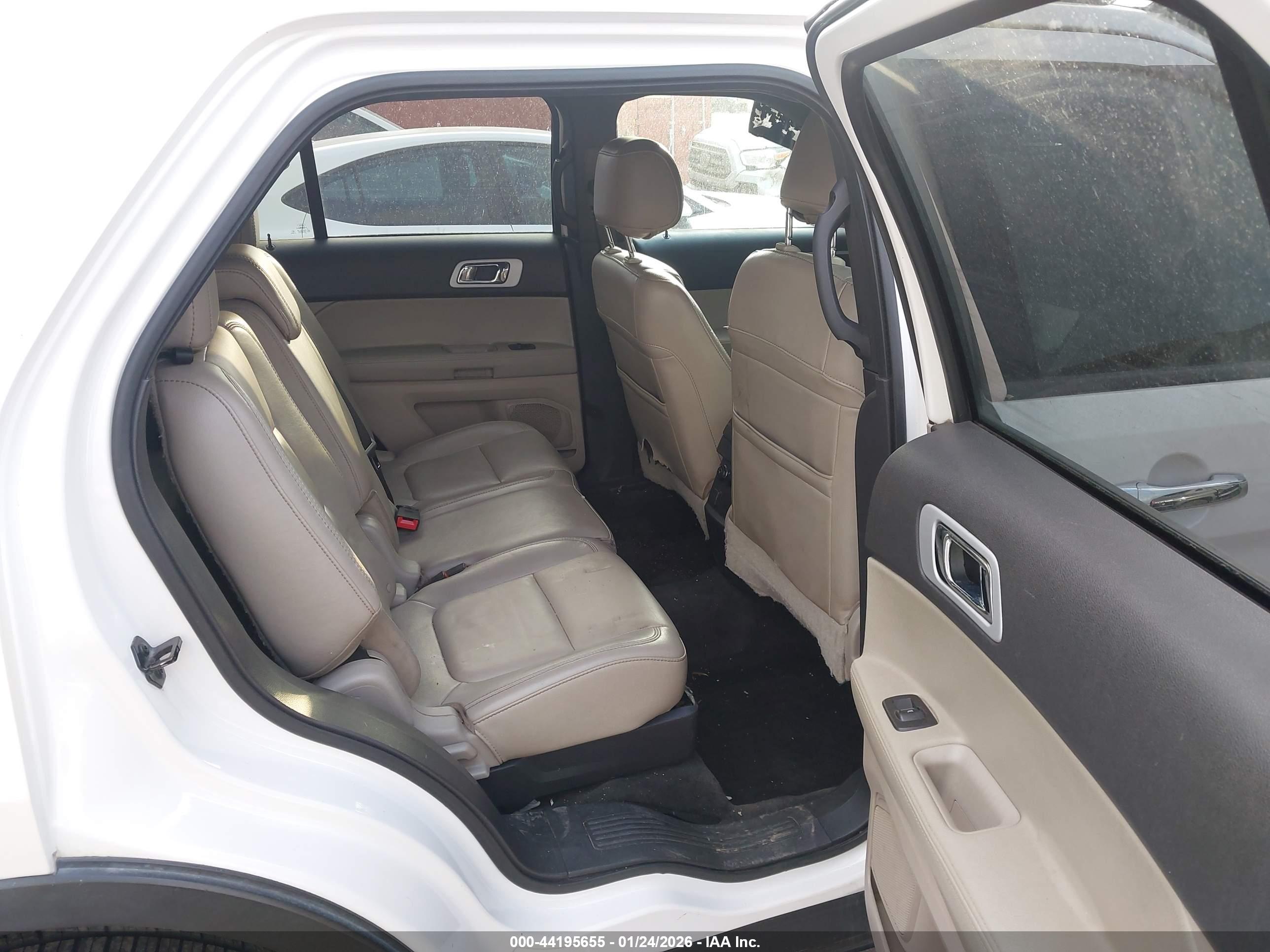 FORD EXPLORER image 8