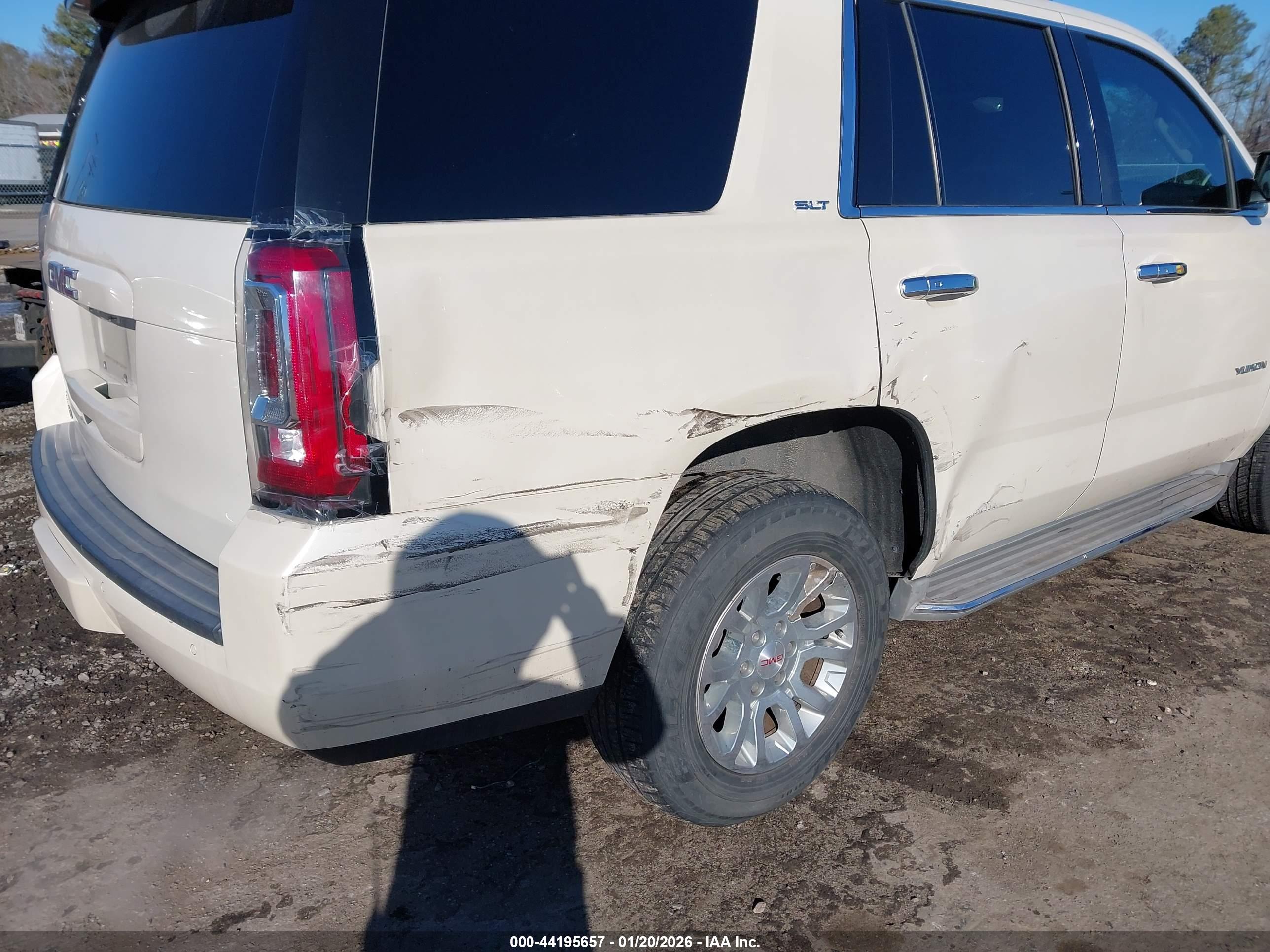 GMC YUKON image 6