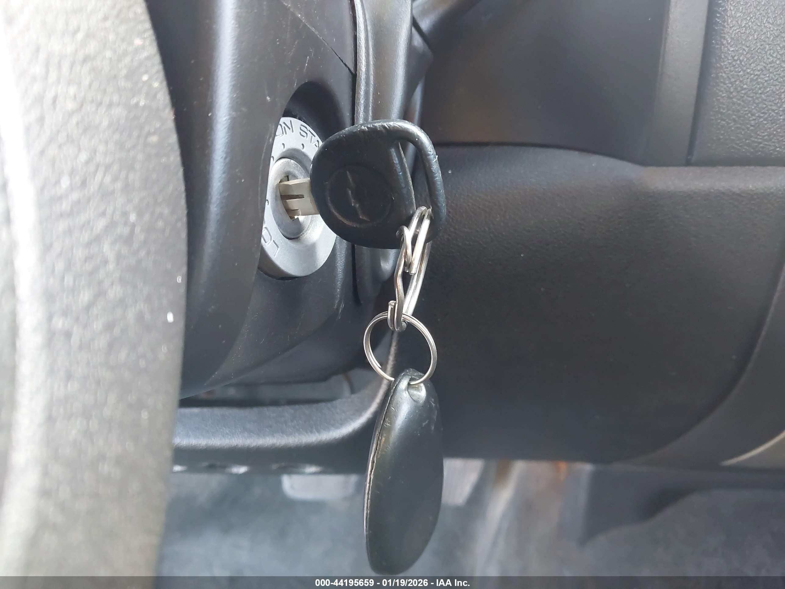 CHEVROLET COLORADO image 11