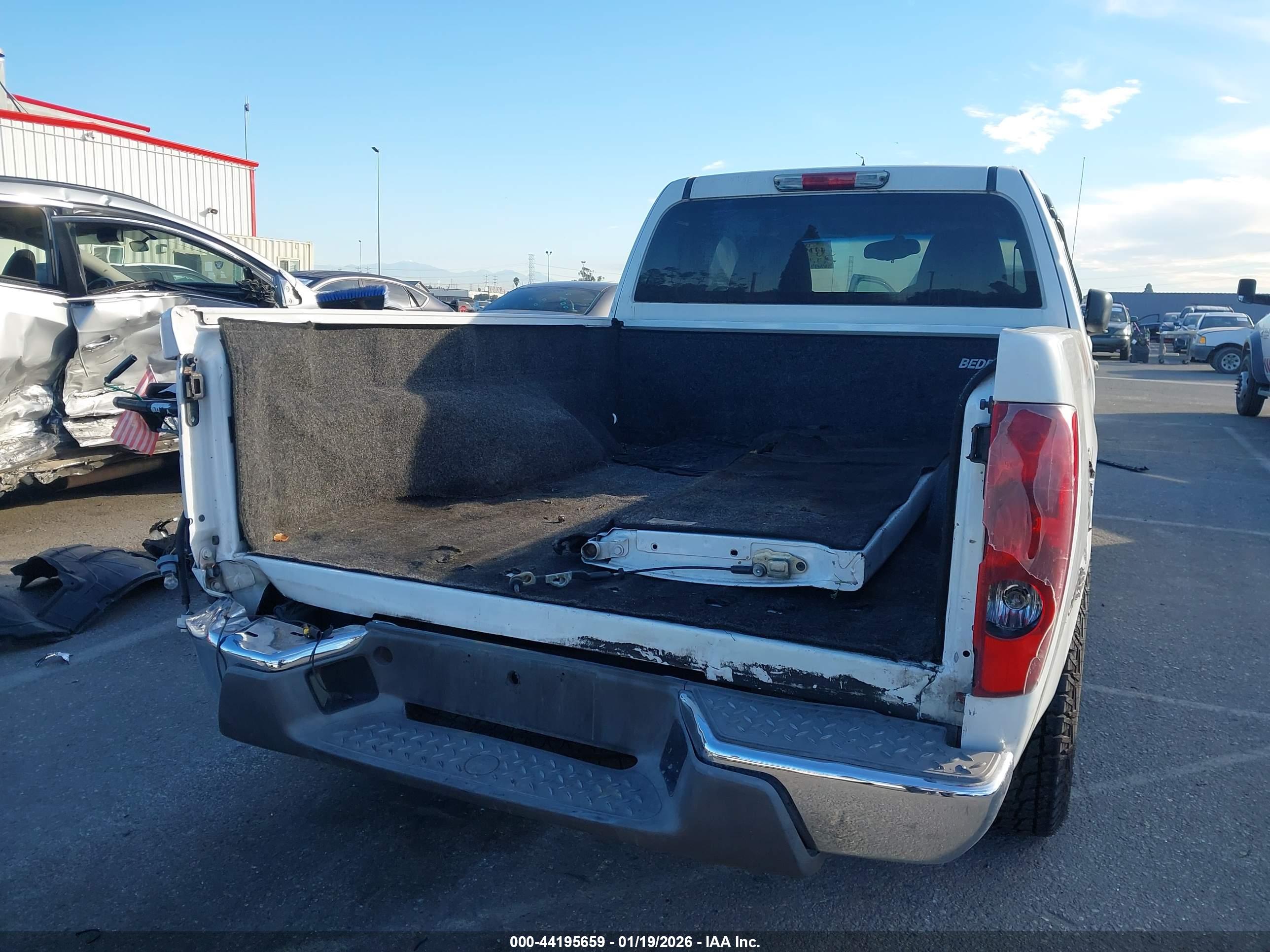 CHEVROLET COLORADO image 6