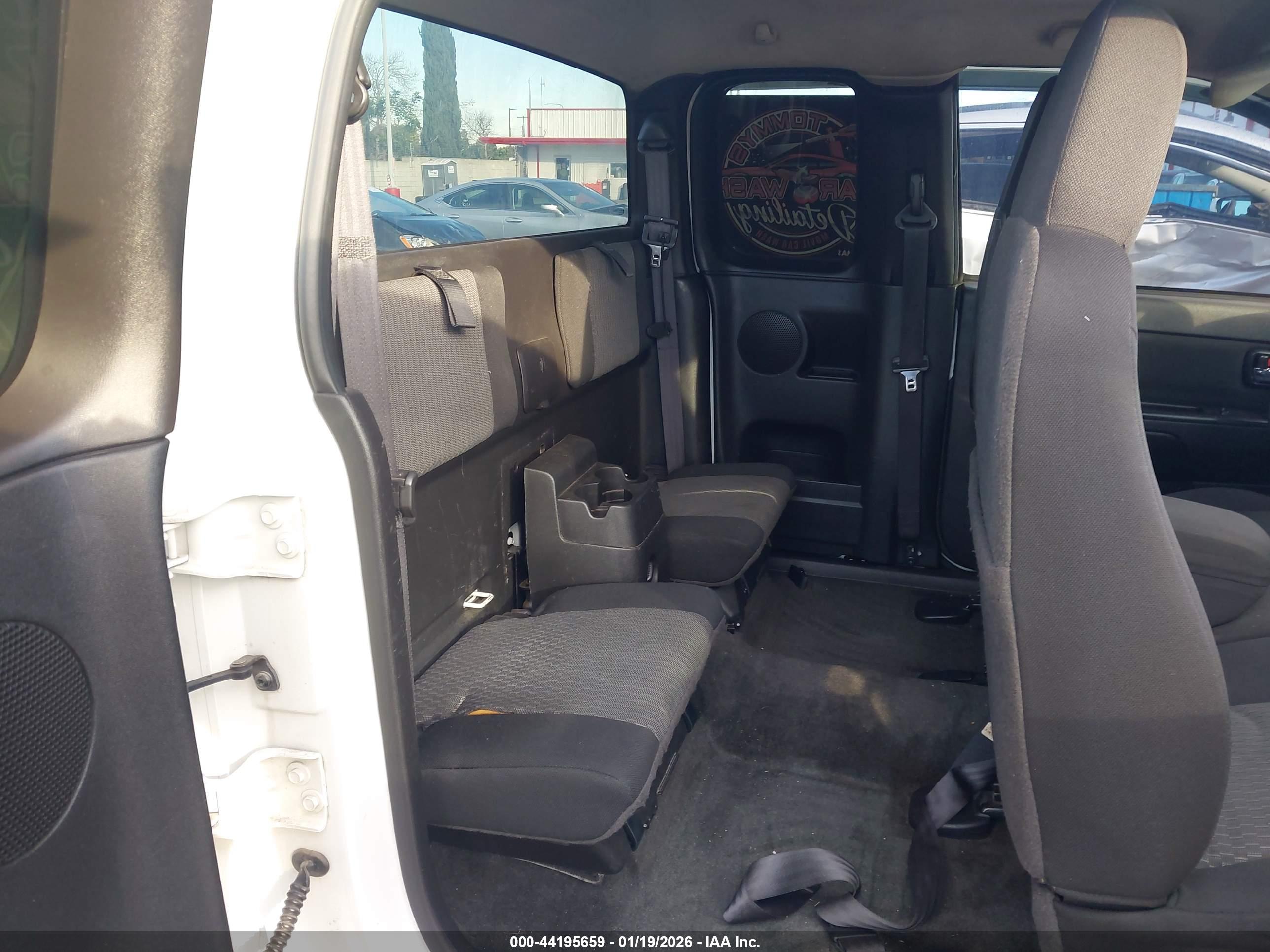 CHEVROLET COLORADO image 8
