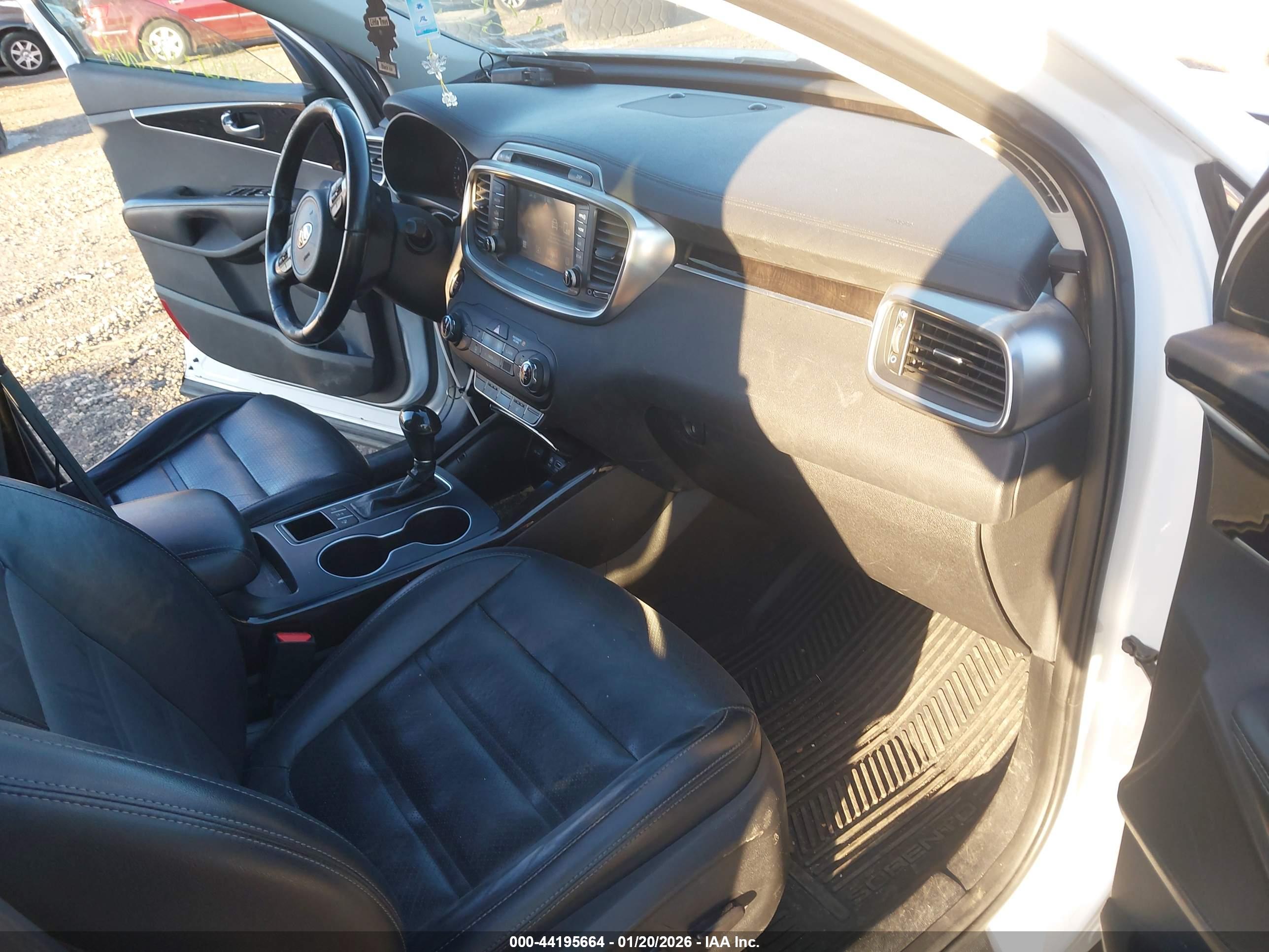 KIA SORENTO image 5