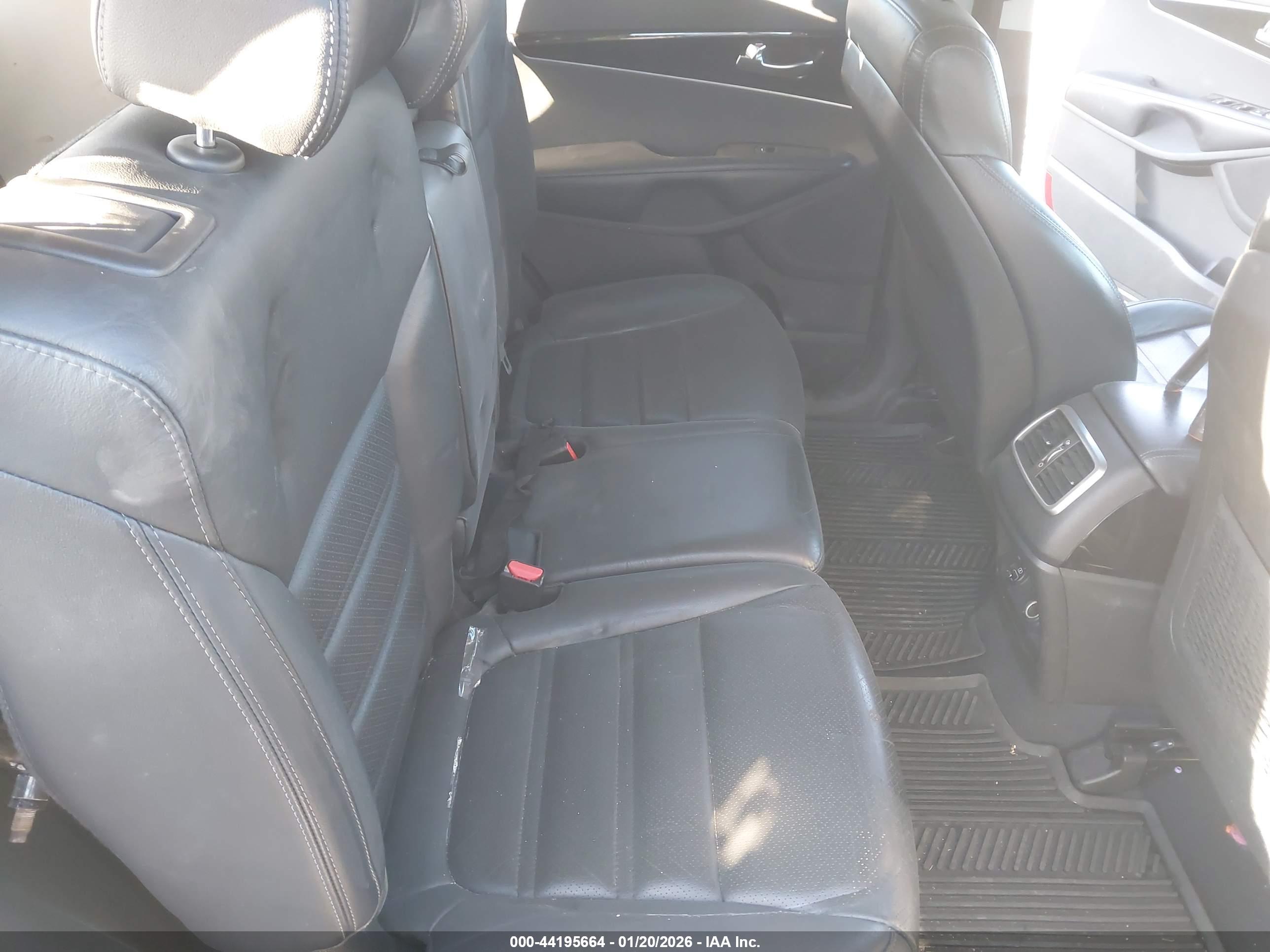 KIA SORENTO image 8